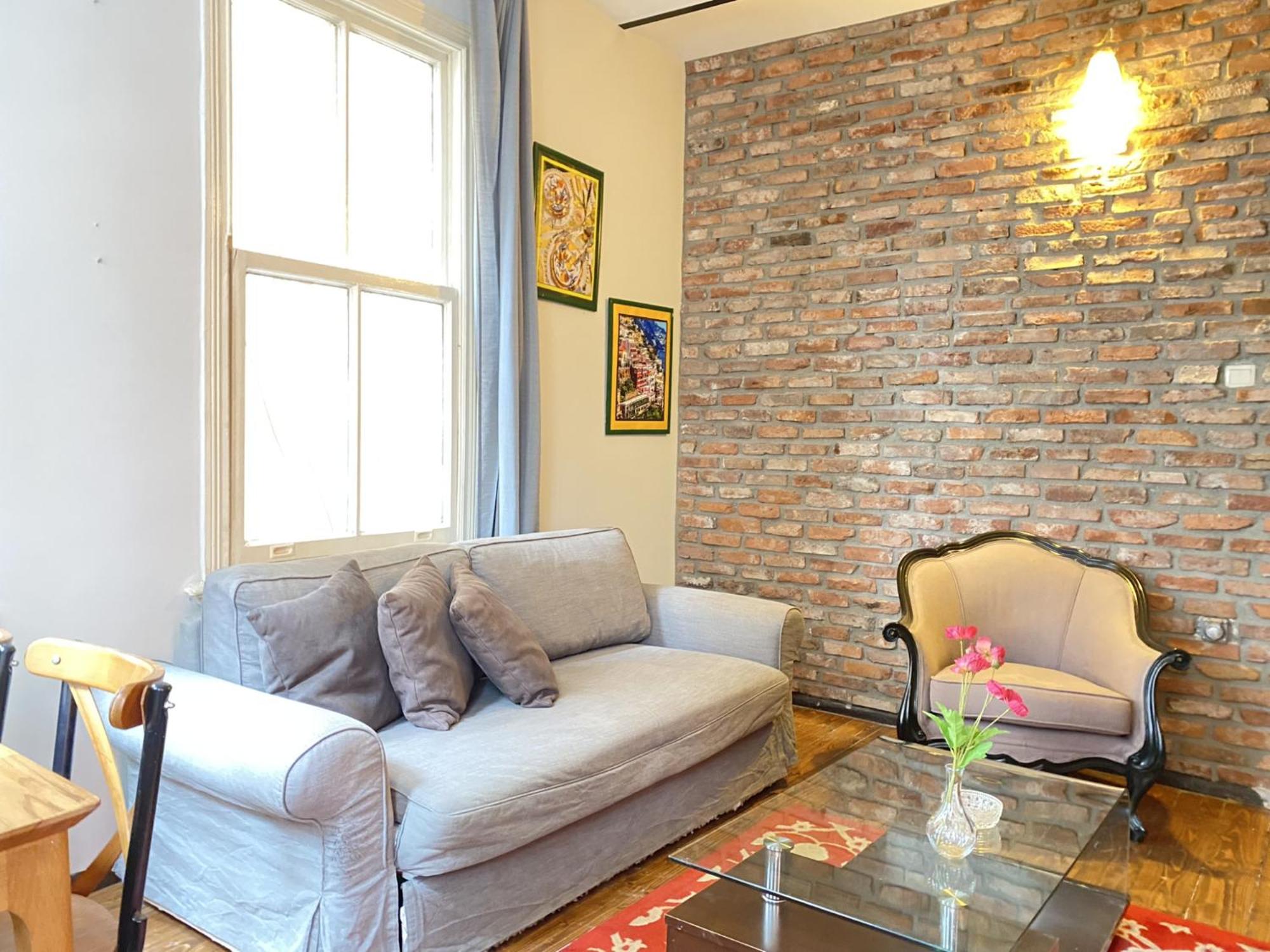 Authentic Beyoğlu Flat 2BR w Brick Walls Vint