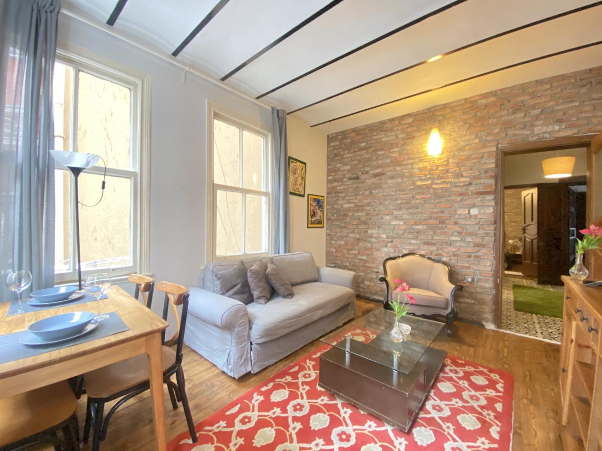 Authentic Beyoğlu Flat 2BR w Brick Walls Vint