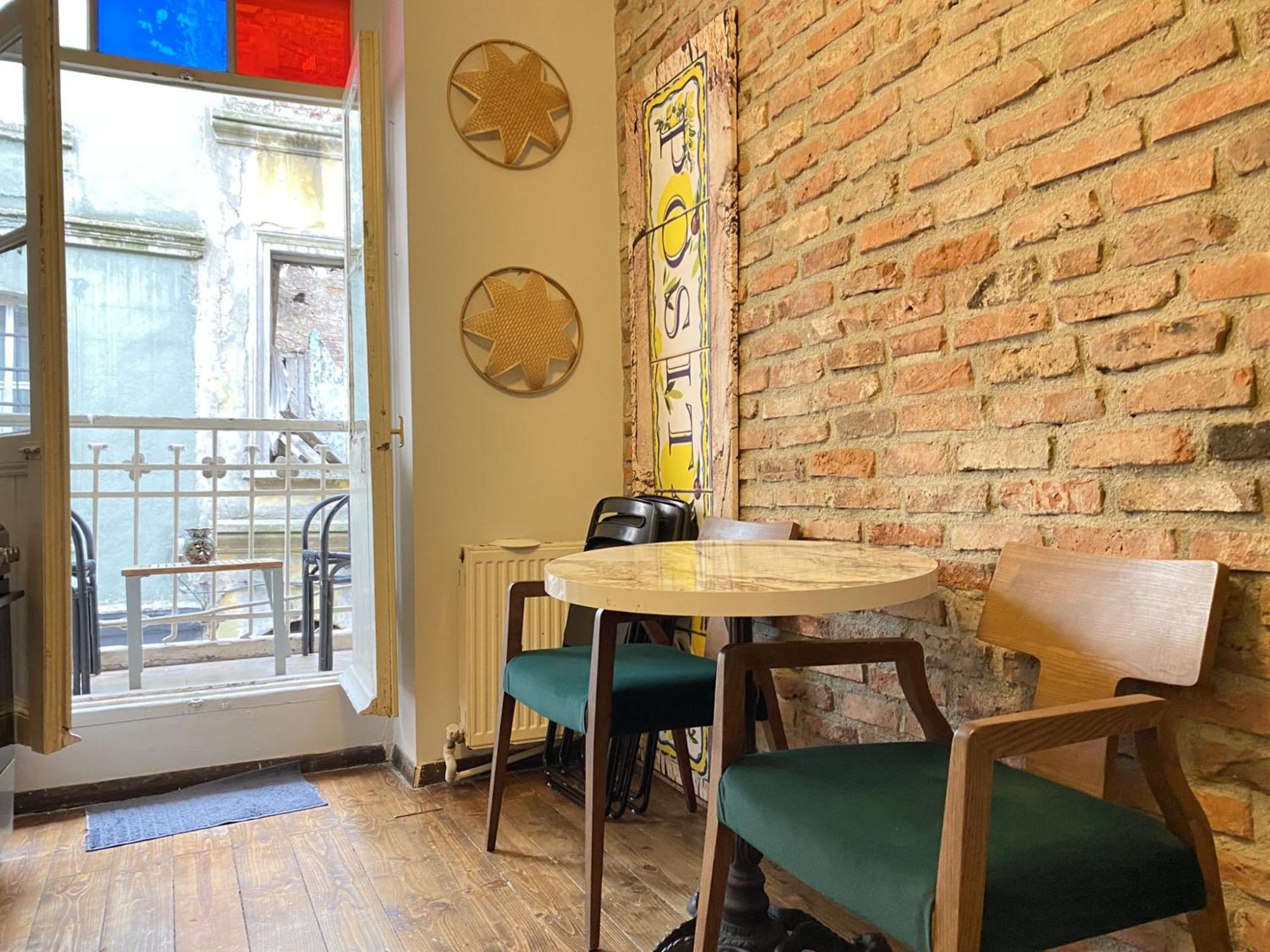 Authentic Beyoğlu Flat 2BR w Brick Walls Vint