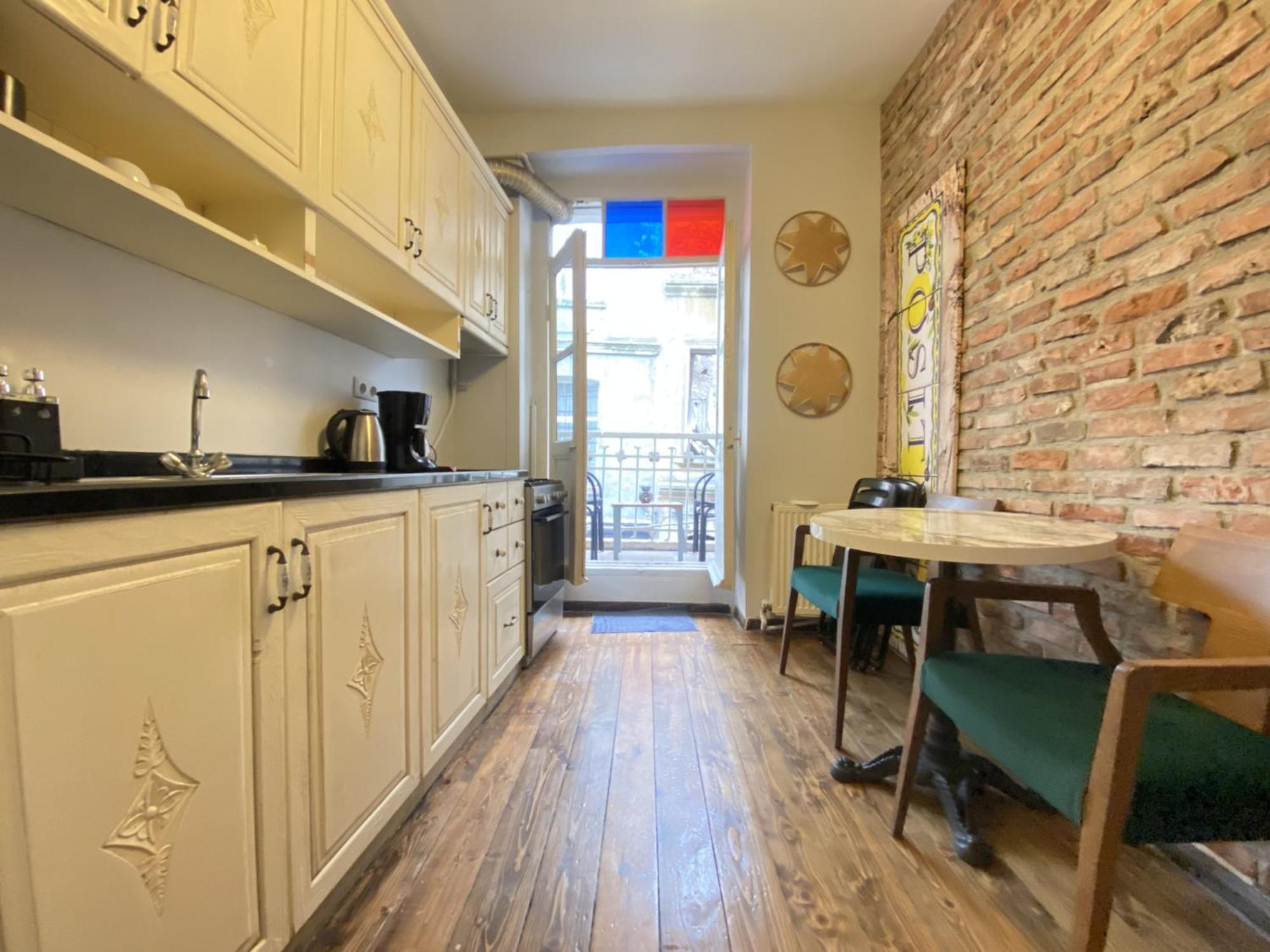 Authentic Beyoğlu Flat 2BR w Brick Walls Vint