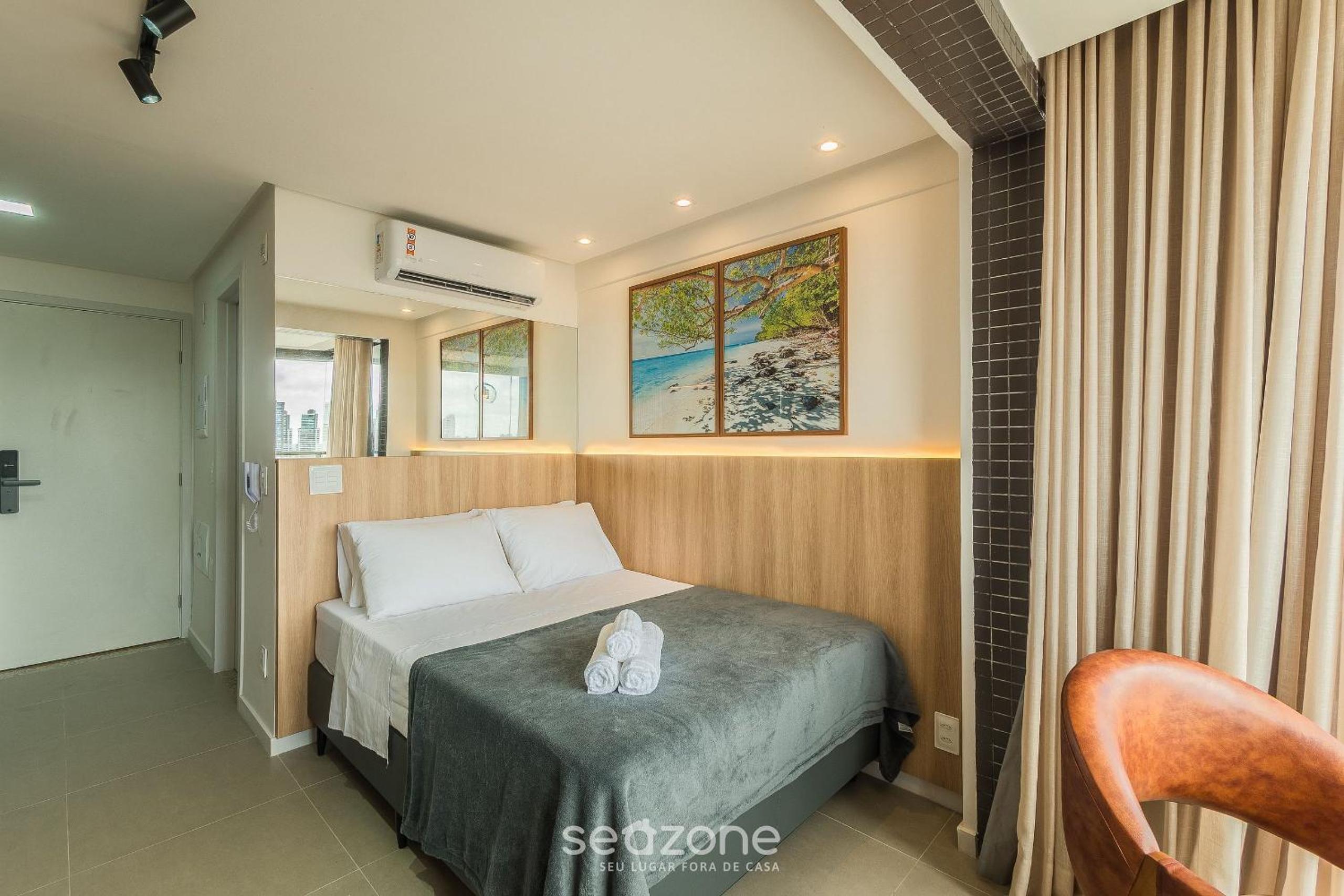 Apartments in a building with a pool 800m from the beach in Salvador - EDF