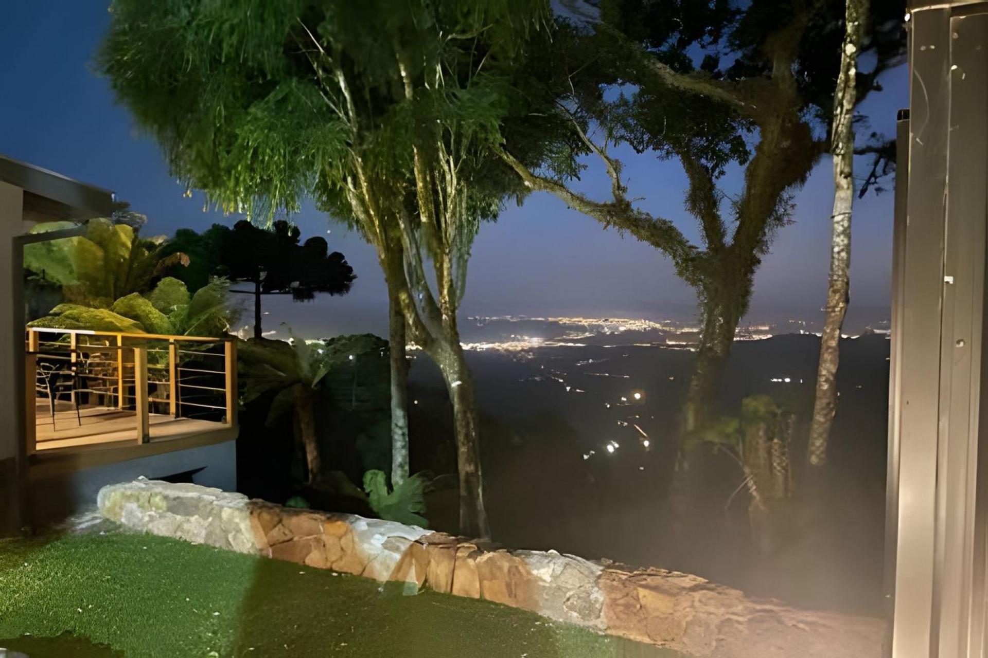 Hospede-se em um container ao lado de Gramado - RS