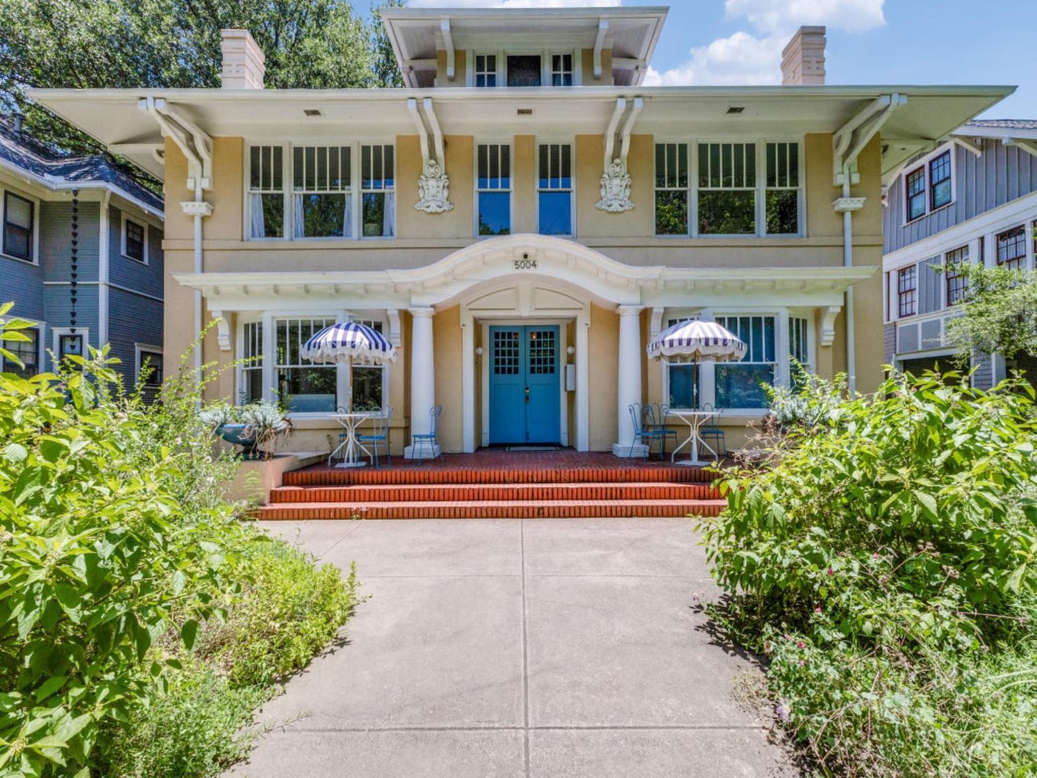 Historic Central Dallas Apartment - Modern & Roomy