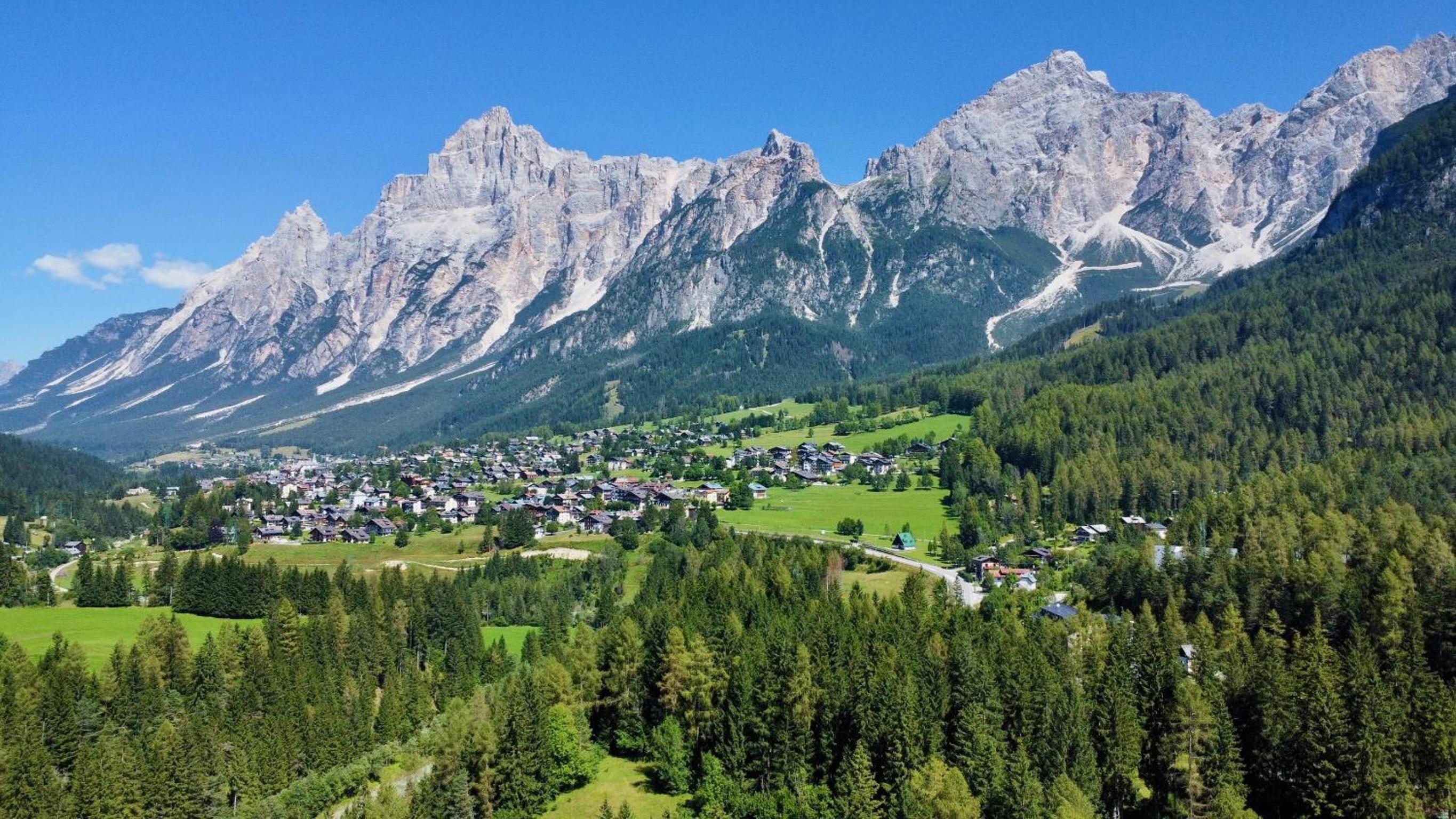 Ca'Mugo, a chalet in the magic woods, near Cortina