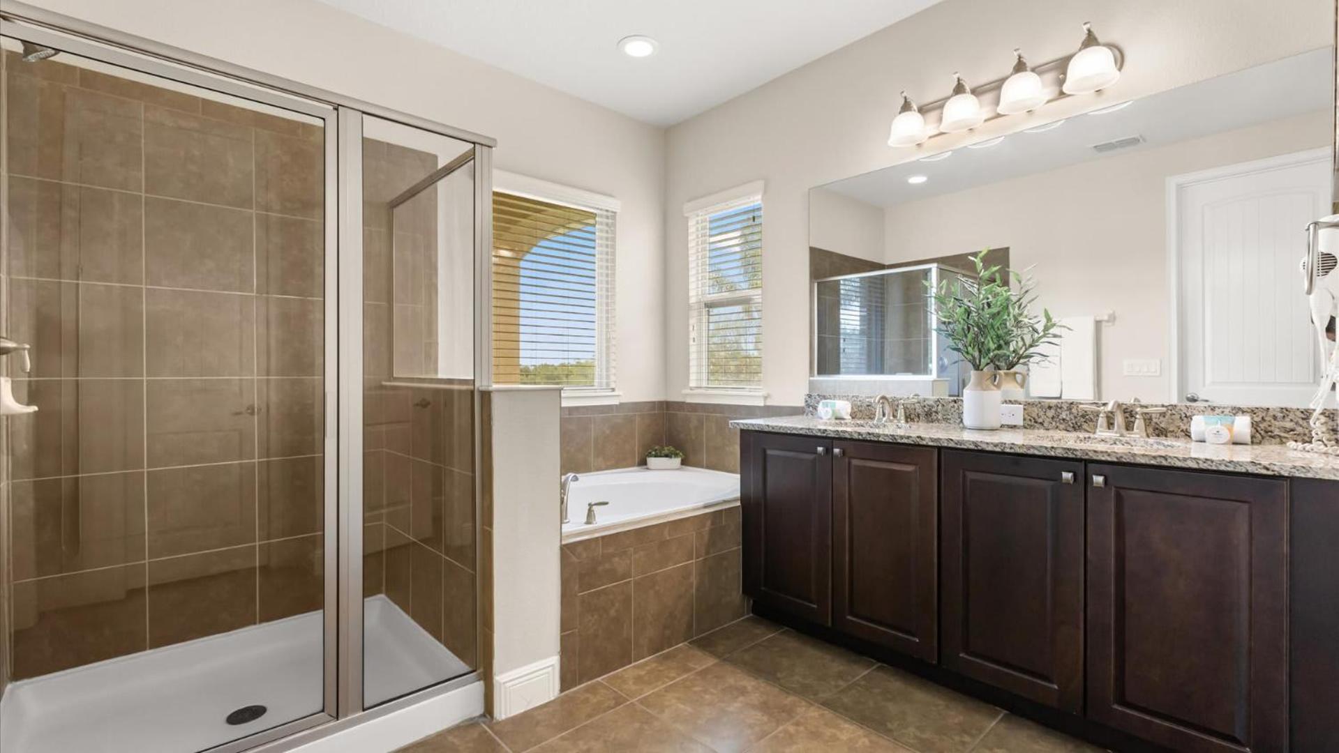 Upstay Spacious 5BR Villa Private Pool and Hot Tub