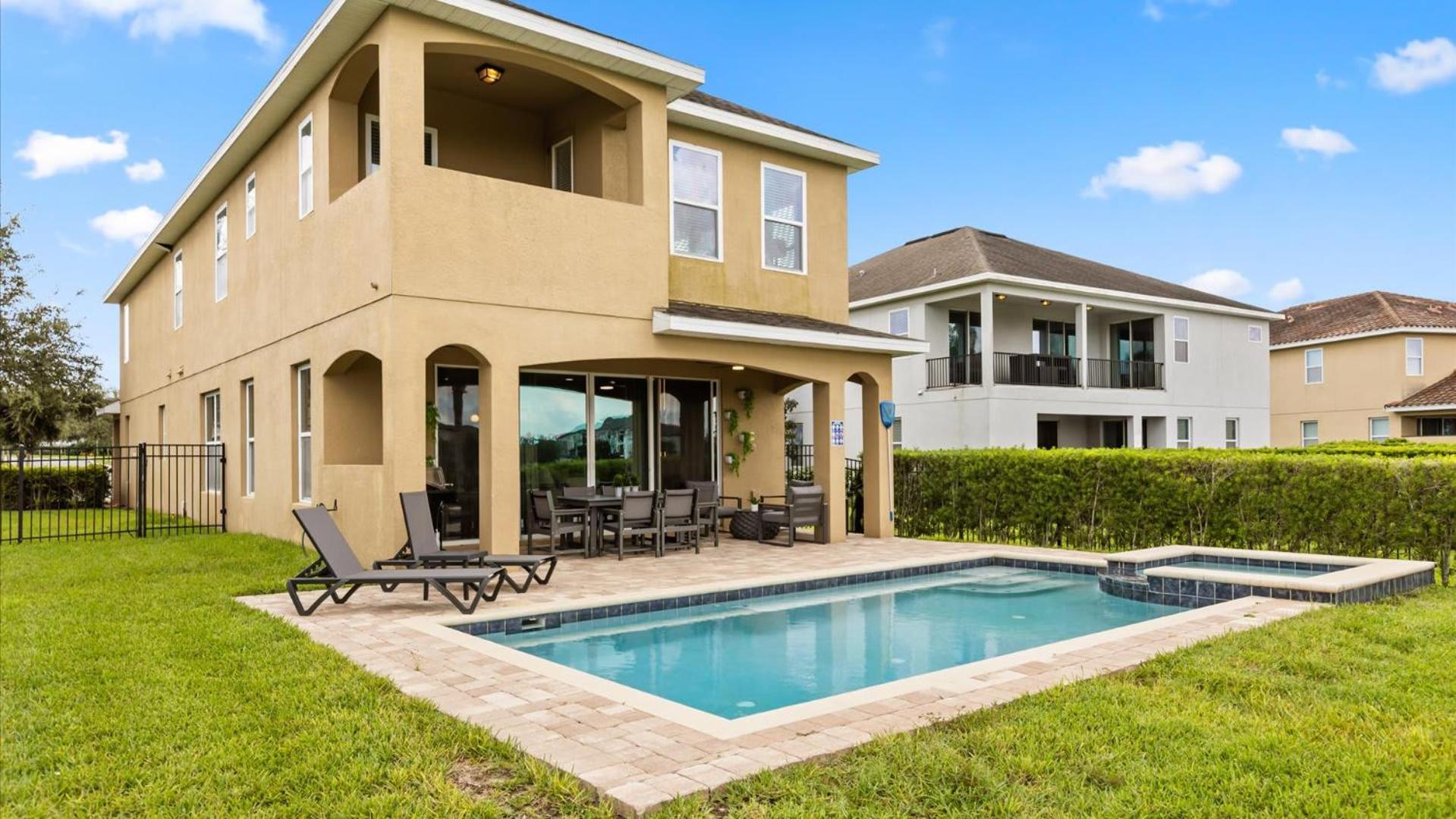 Upstay Spacious 5BR Villa Private Pool and Hot Tub