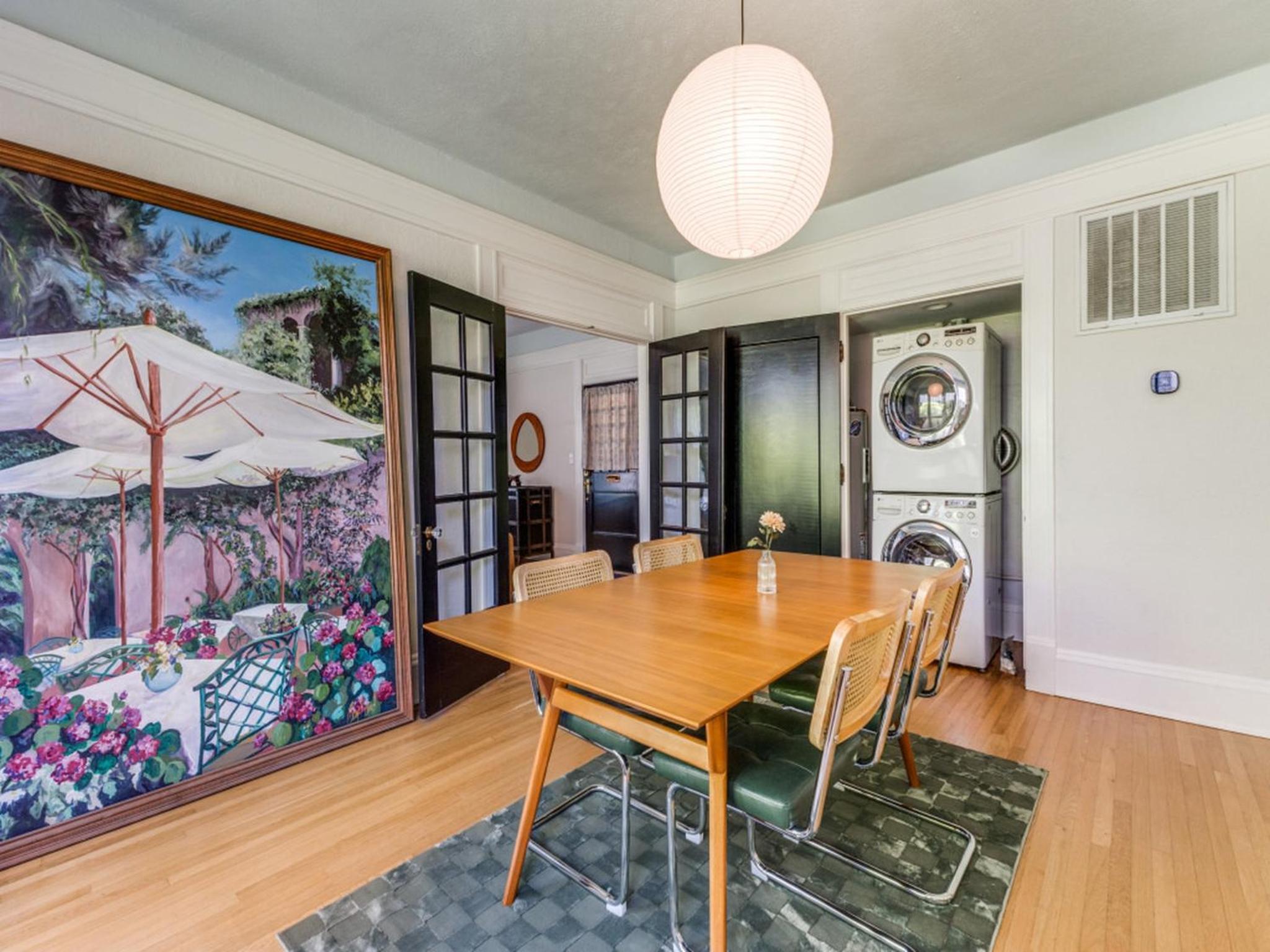 Historic Central Dallas Apartment - Modern & Roomy