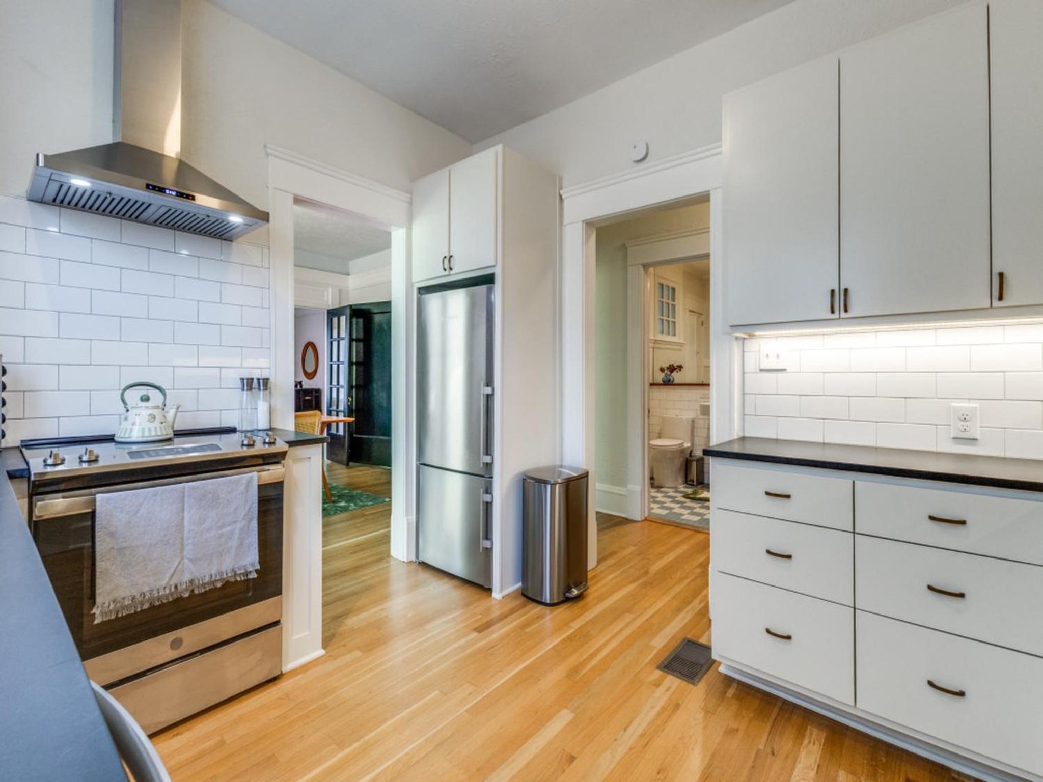 Historic Central Dallas Apartment - Modern & Roomy