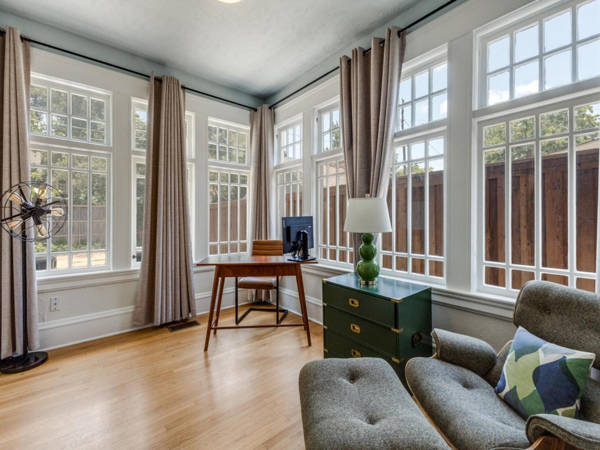 Historic Central Dallas Apartment - Modern & Roomy