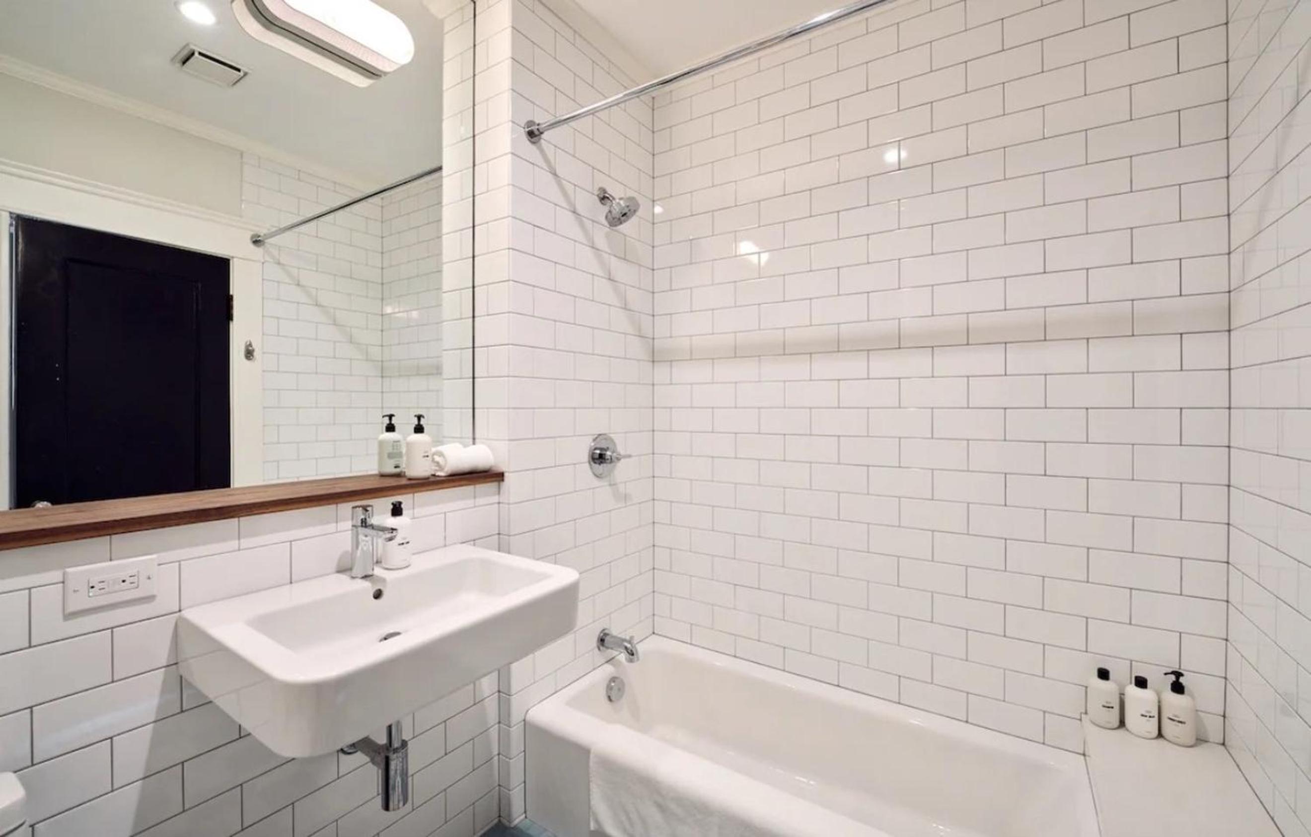 Historic Central Dallas Apartment - Modern & Roomy