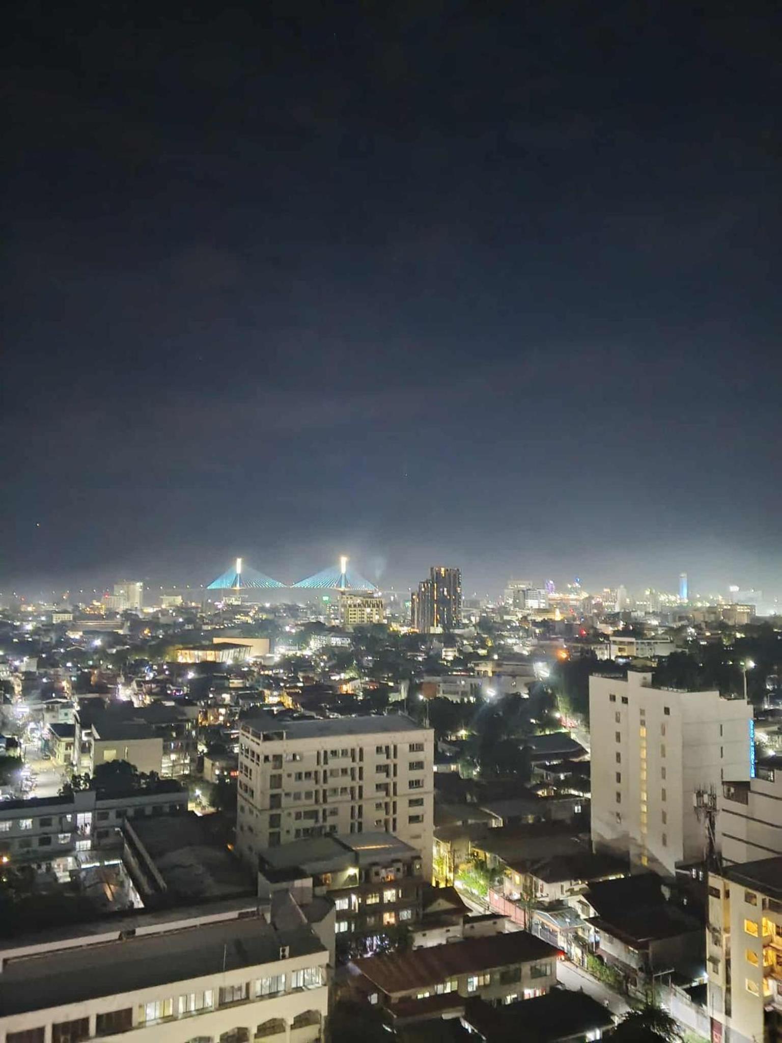 3 Night Getaway City & Sea View Condo with Balcony Near Ayala