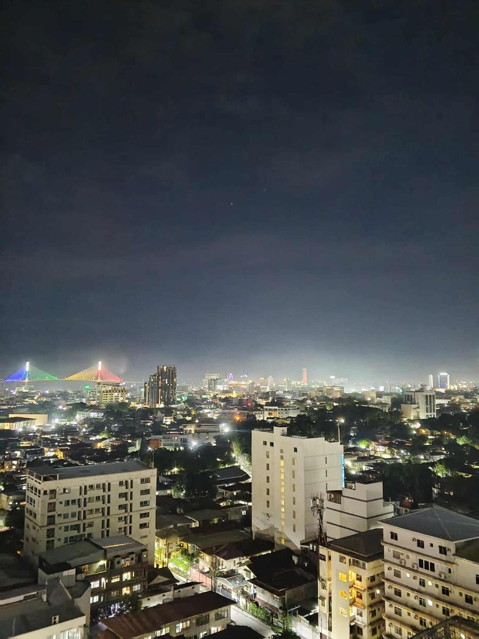 3 Night Getaway City & Sea View Condo with Balcony Near Ayala