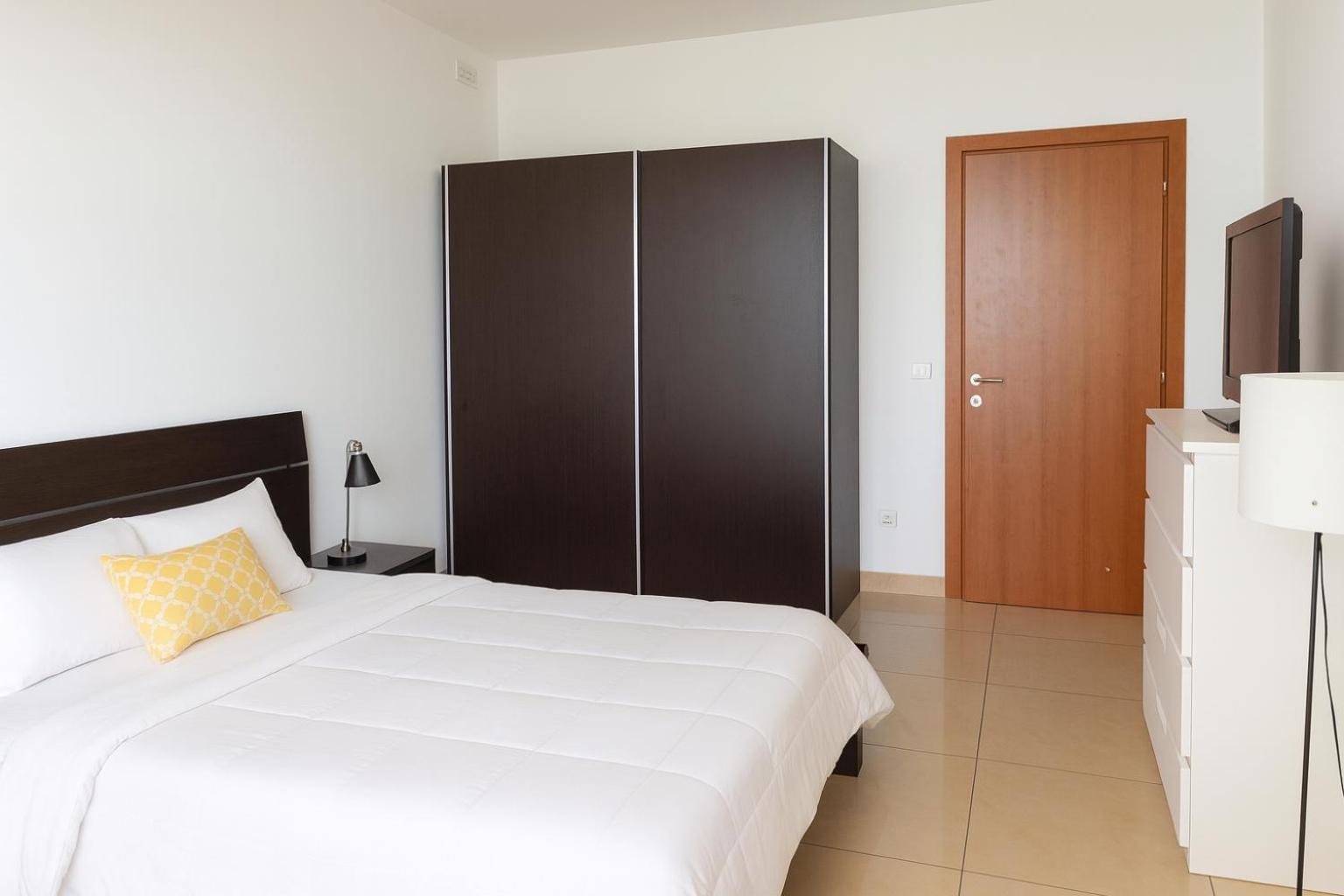 Modern Penthouse with 2 Bedroom & 2 Terraces by Seafront Walk