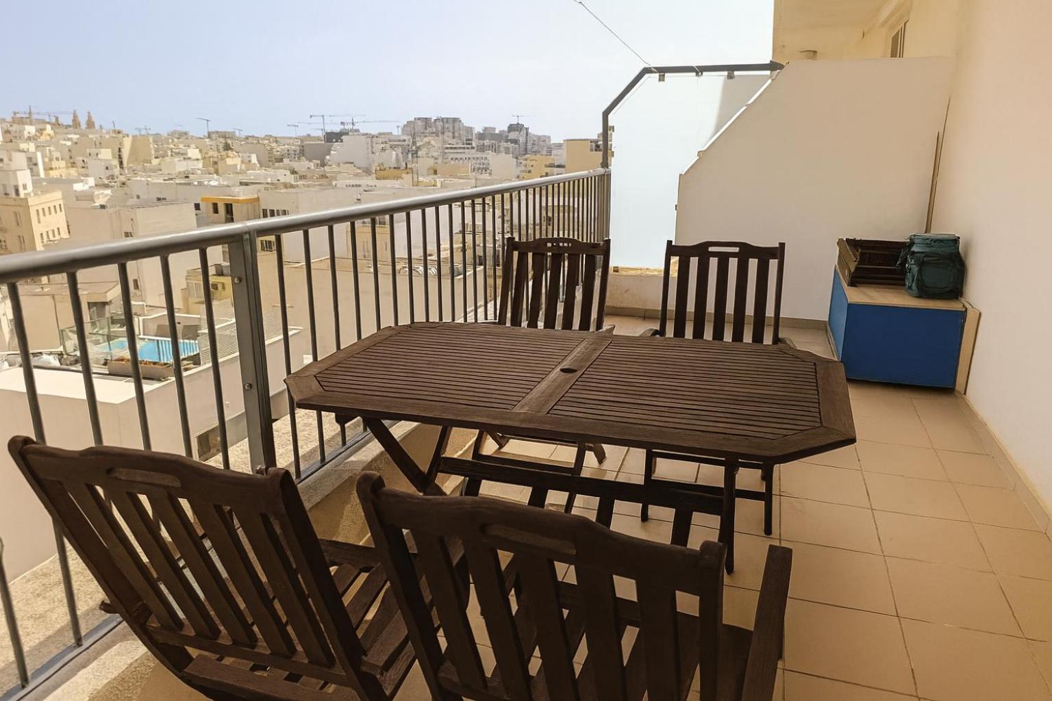 Modern Penthouse with 2 Bedroom & 2 Terraces by Seafront Walk