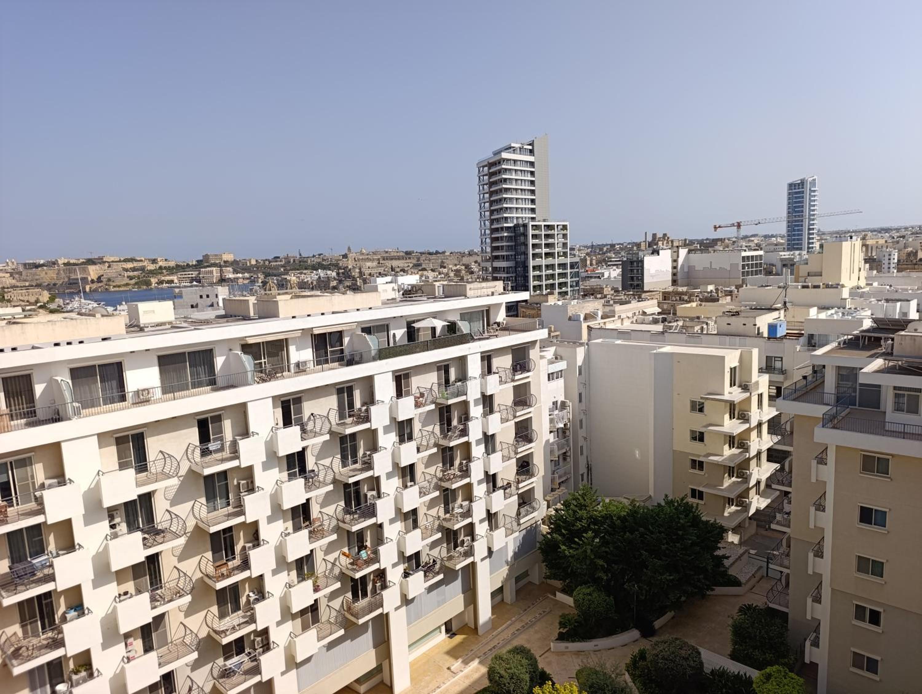 Modern Penthouse with 2 Bedroom & 2 Terraces by Seafront Walk