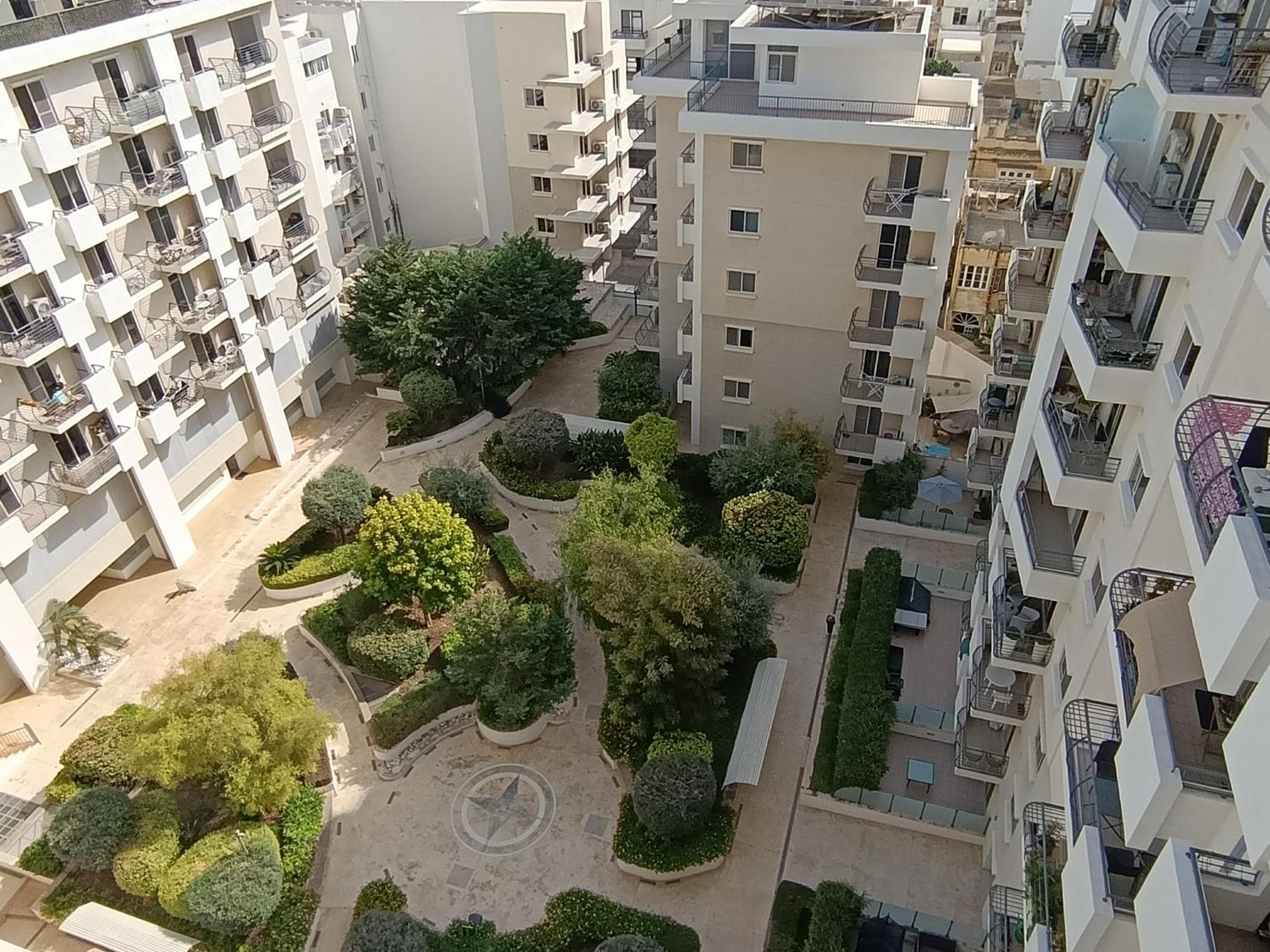 Modern Penthouse with 2 Bedroom & 2 Terraces by Seafront Walk