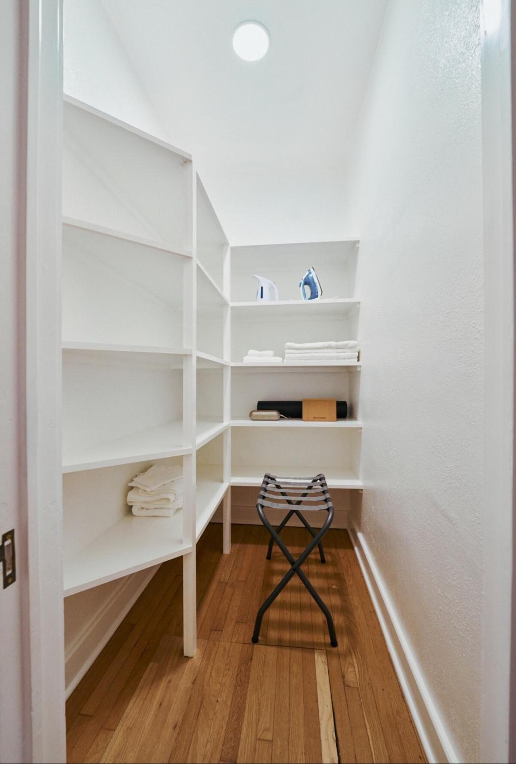 Historic Central Dallas Apartment - Modern & Roomy