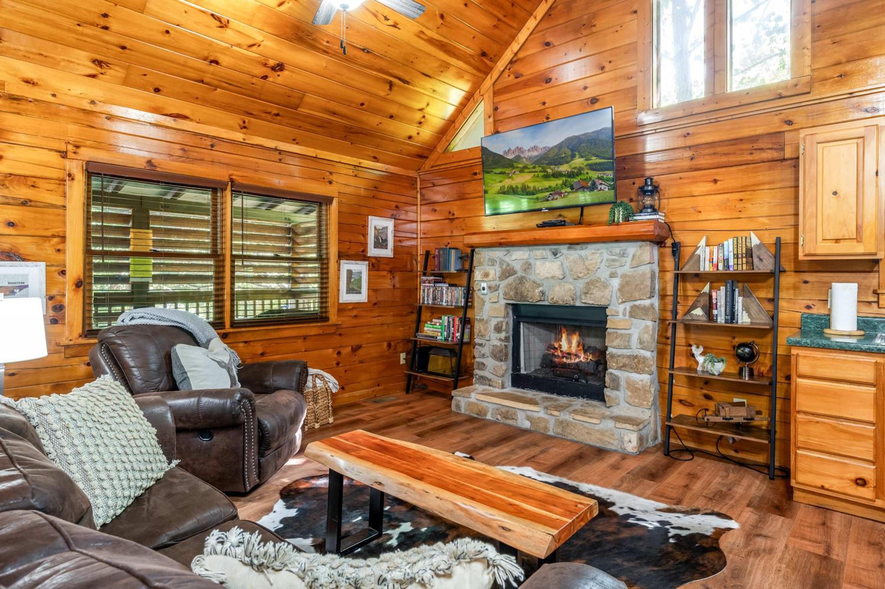 Charming Cabin with Hot Tub