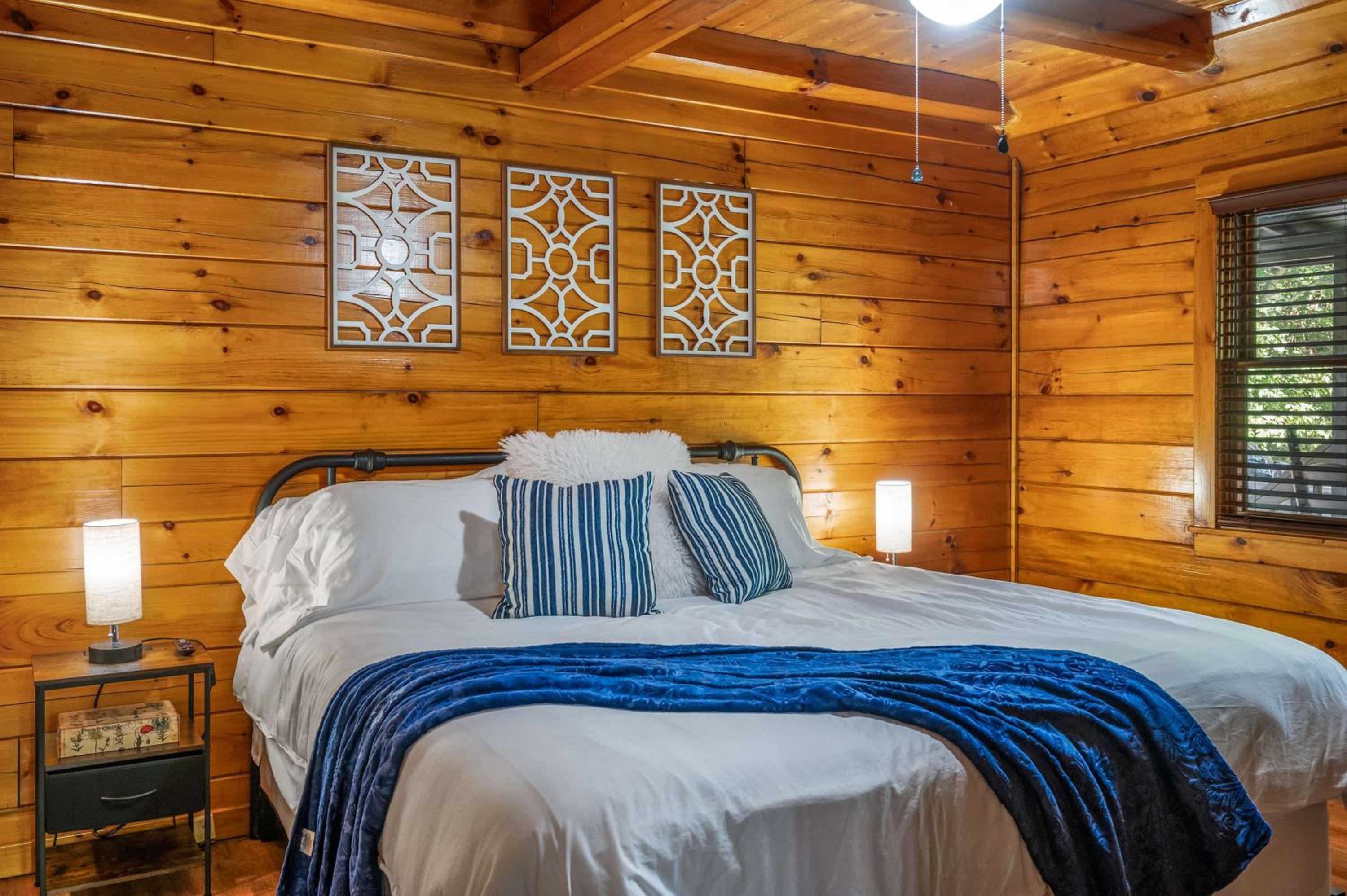 Charming Cabin with Hot Tub