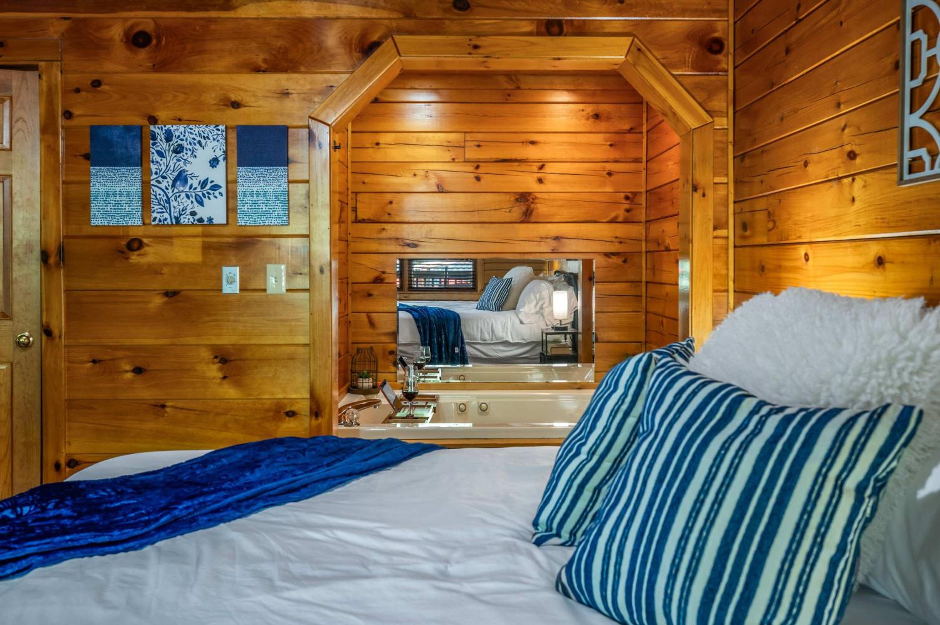 Charming Cabin with Hot Tub