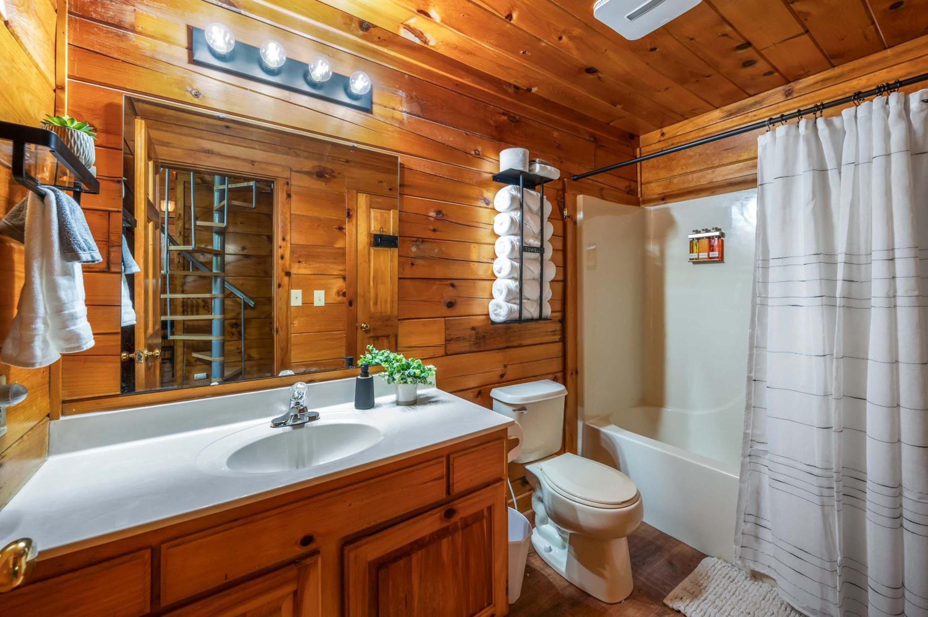 Charming Cabin with Hot Tub