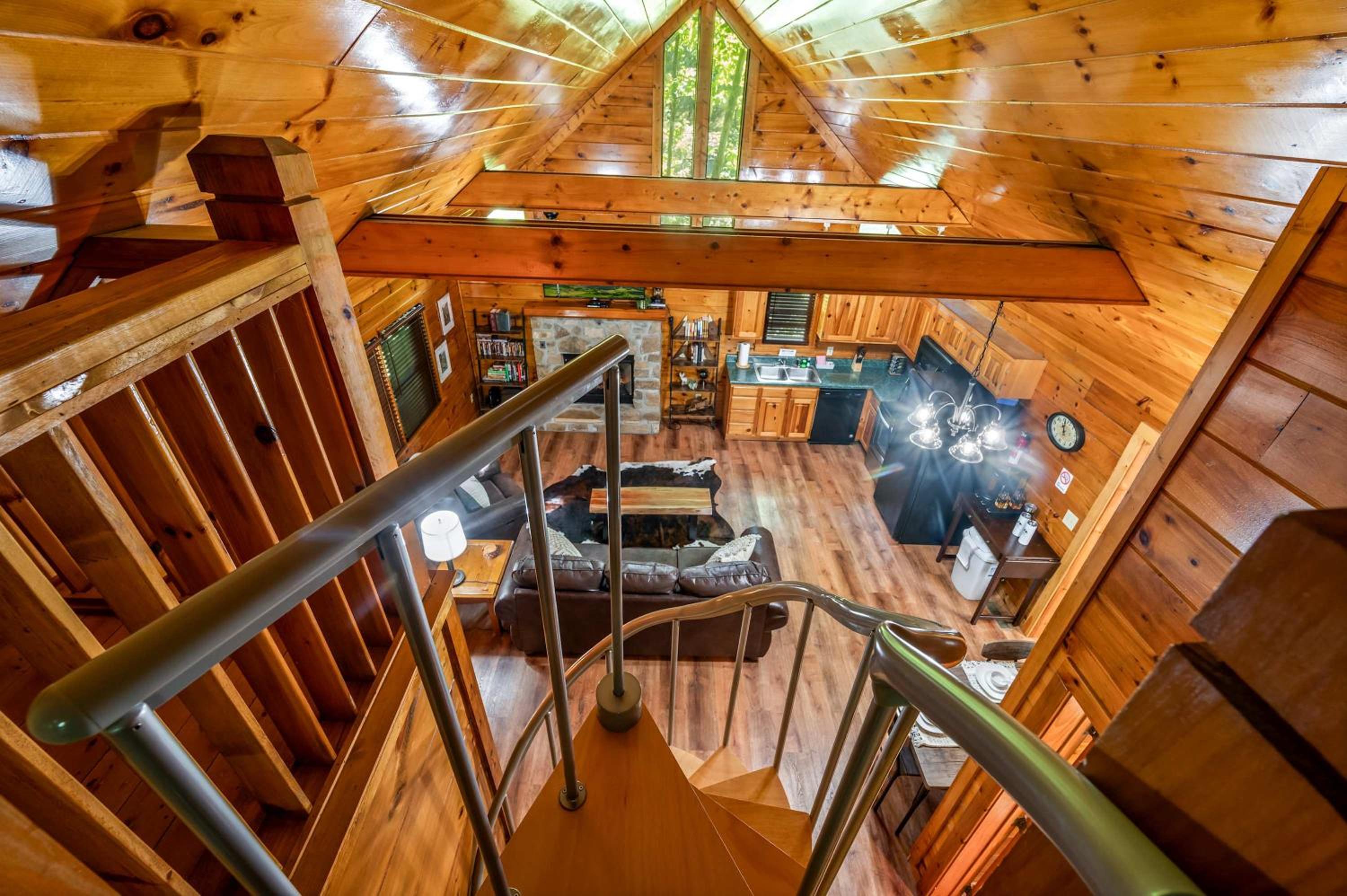 Charming Cabin with Hot Tub