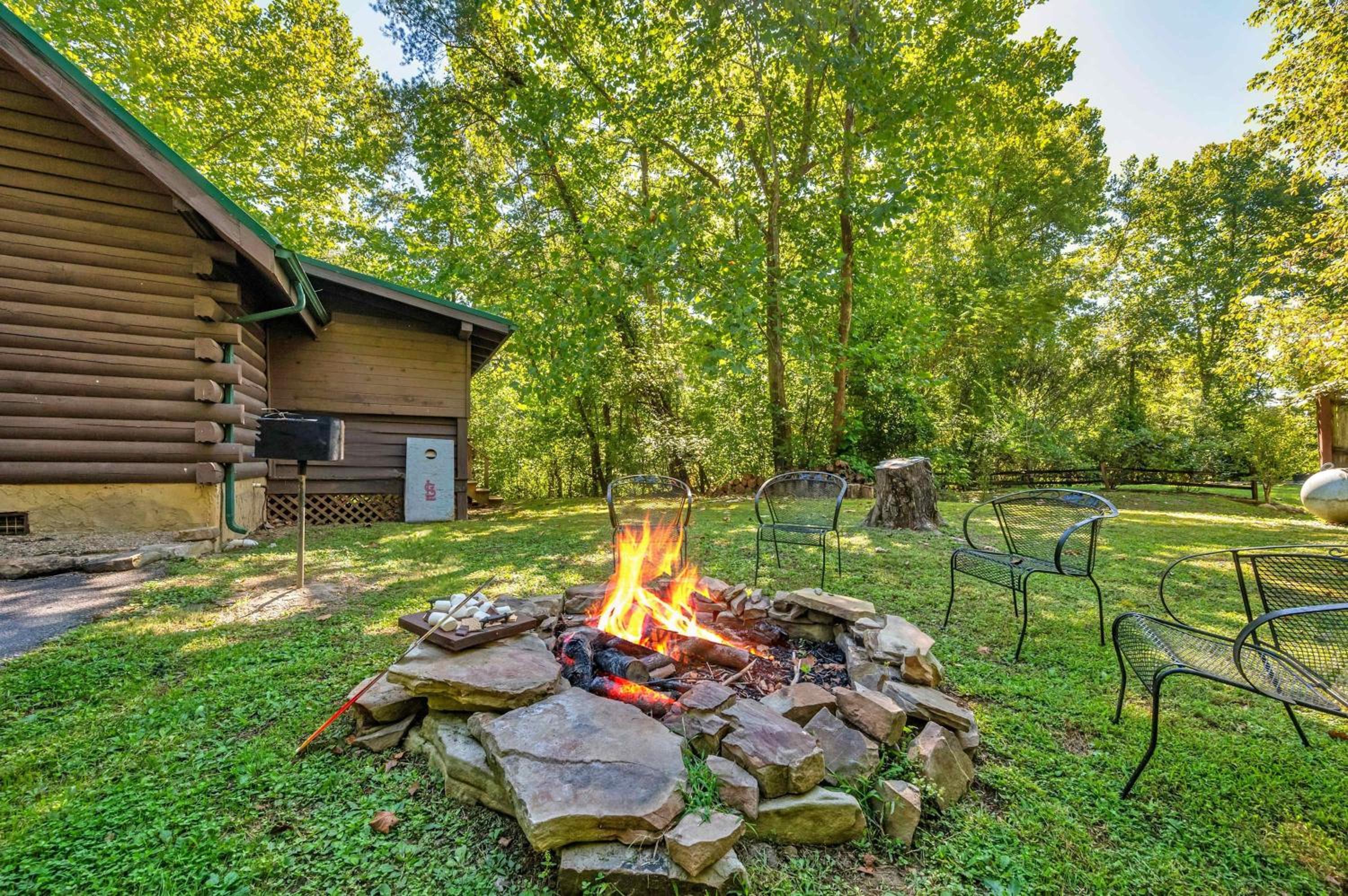 Charming Cabin with Hot Tub