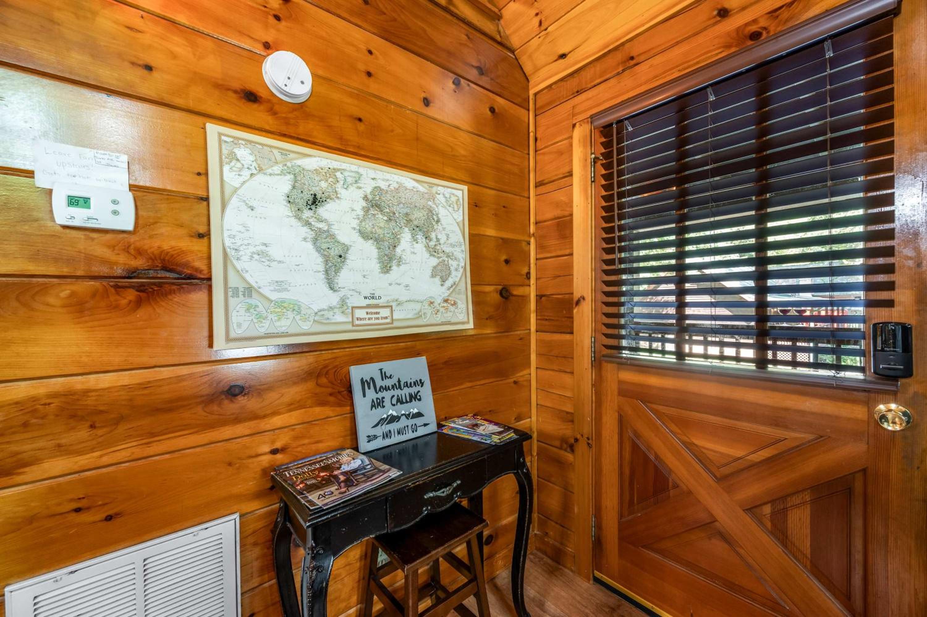 Charming Cabin with Hot Tub