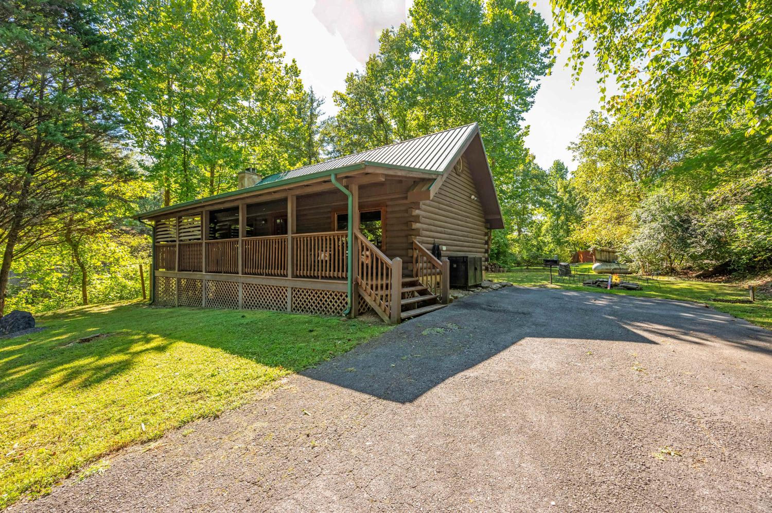 Charming Cabin with Hot Tub