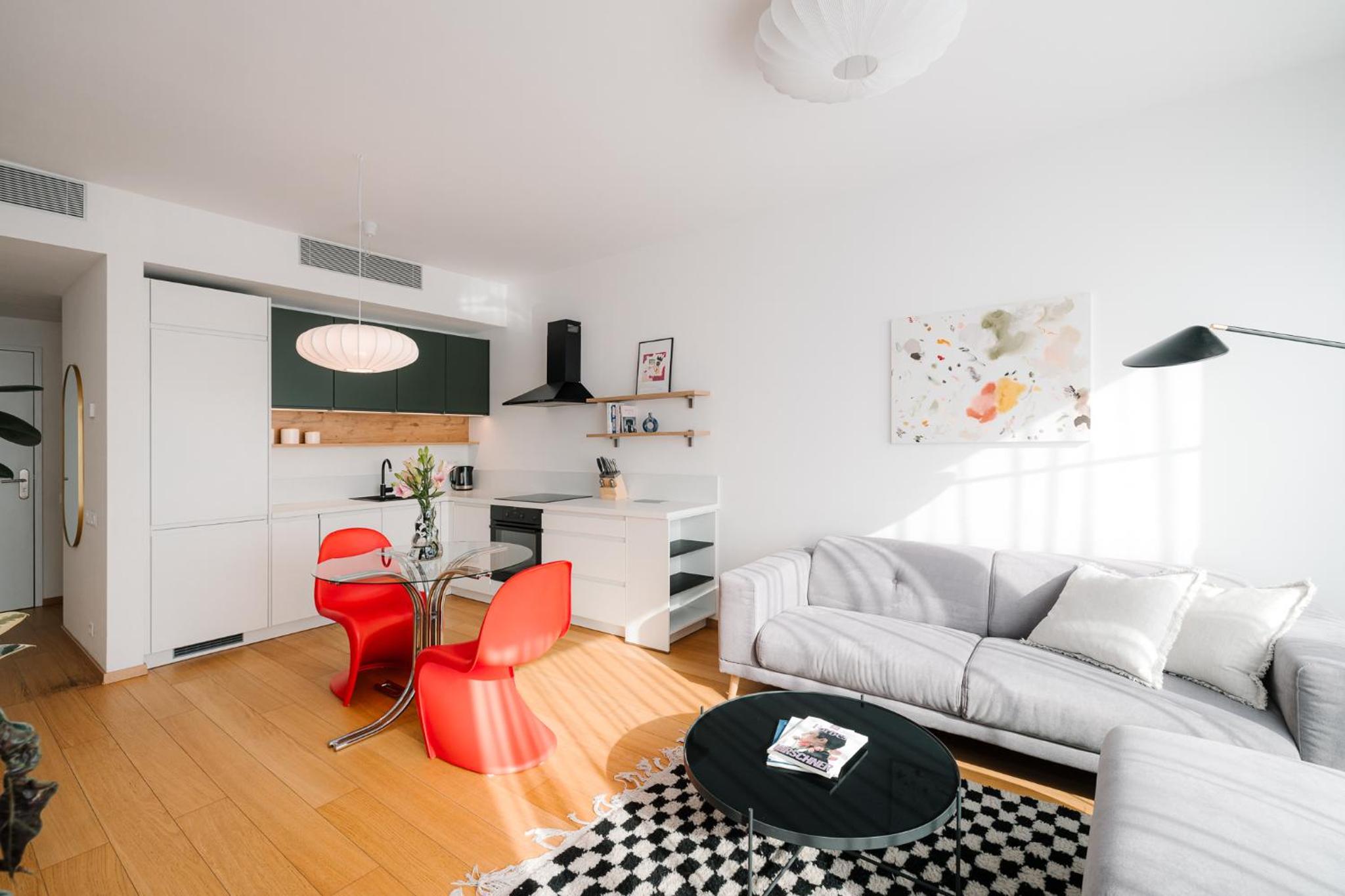 Cozy and Sunny Apartment with free parking Sky Park