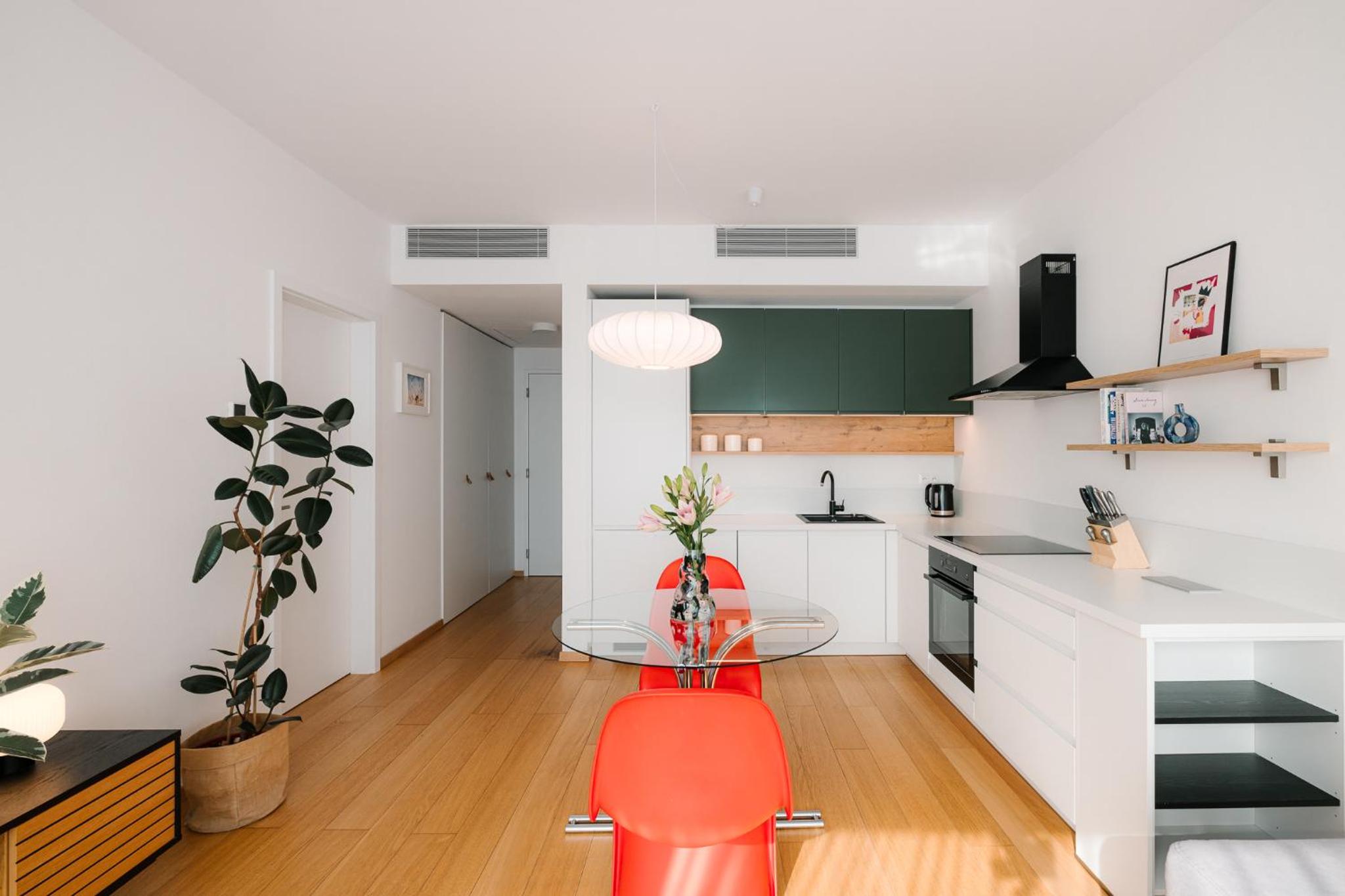 Cozy and Sunny Apartment with free parking Sky Park