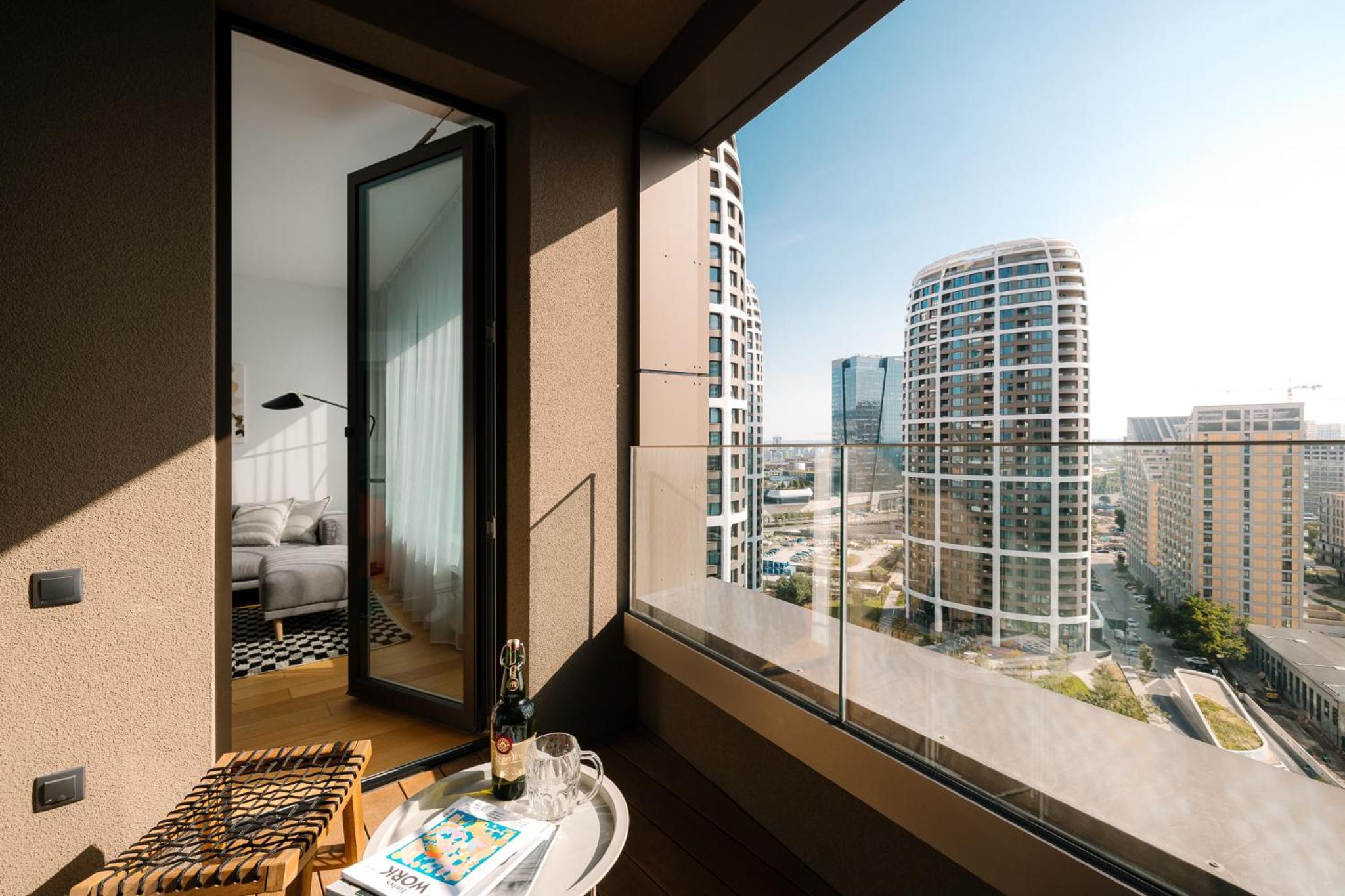 Cozy and Sunny Apartment with free parking Sky Park