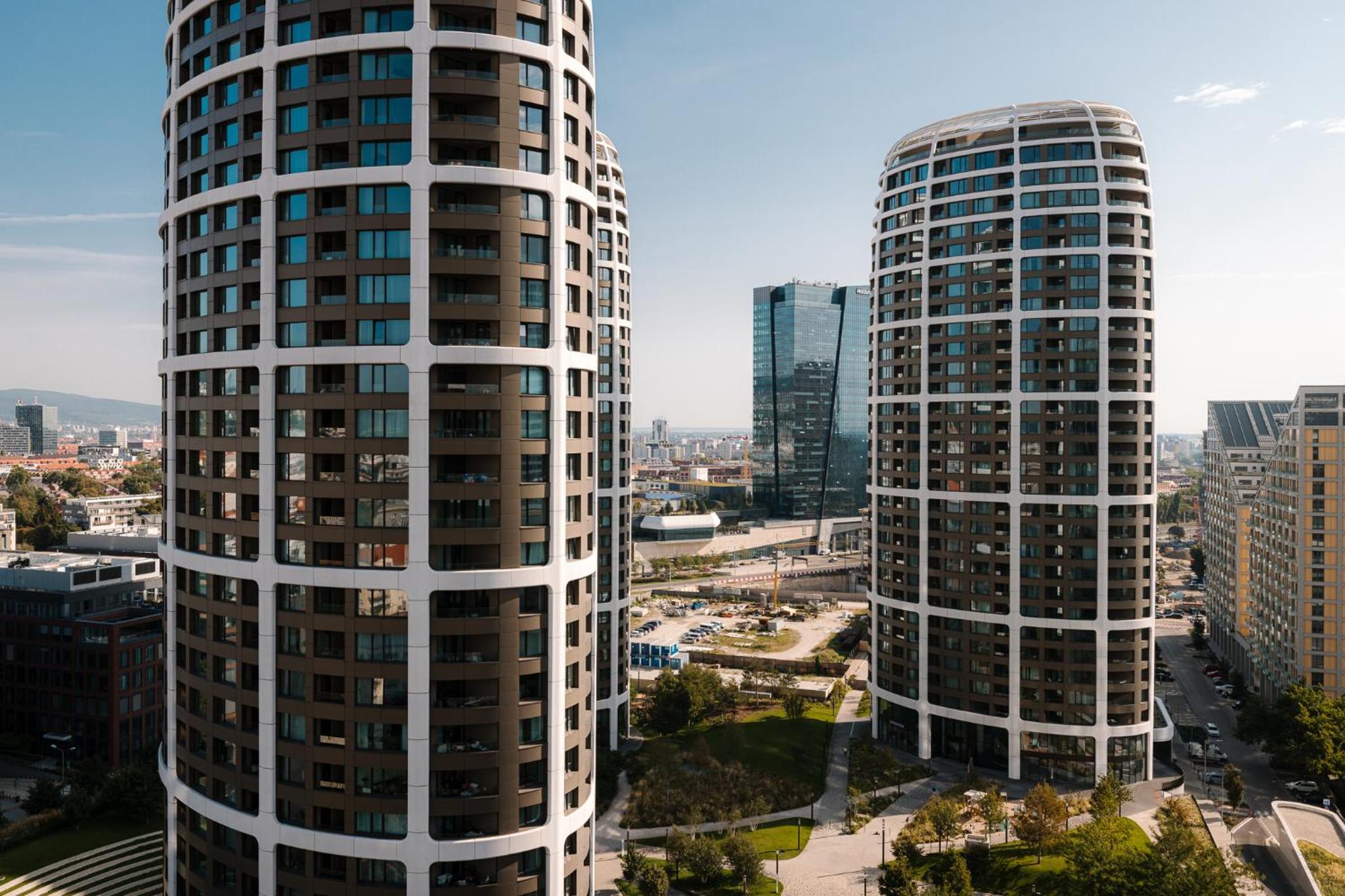 Cozy and Sunny Apartment with free parking Sky Park