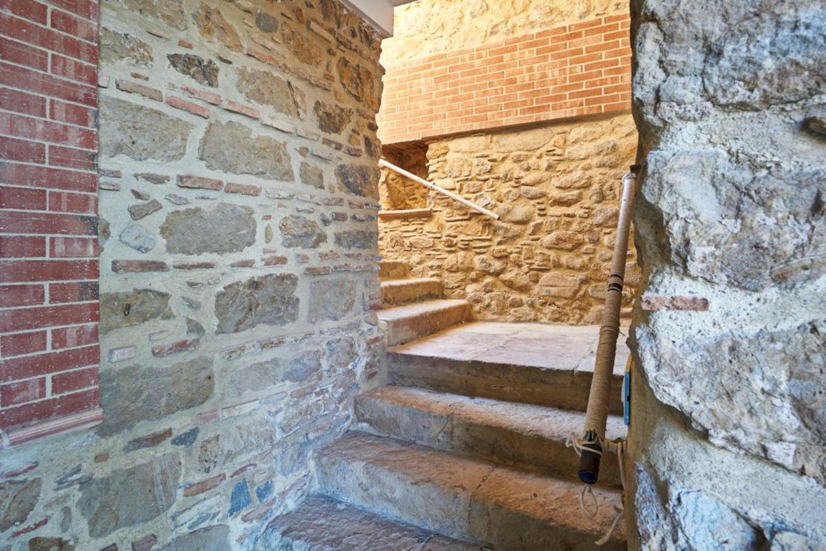 Photo 33