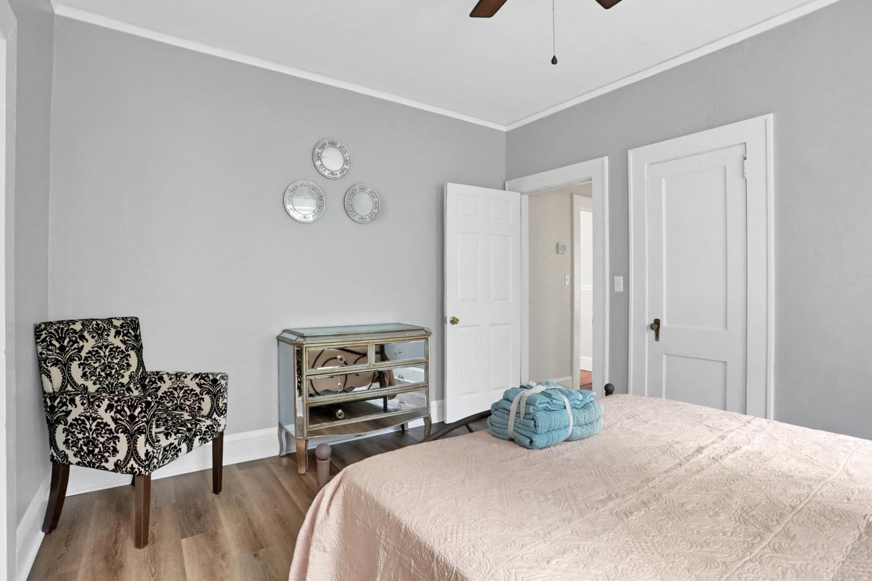 Entire house in Avondale, walking distance to shops and restaurants