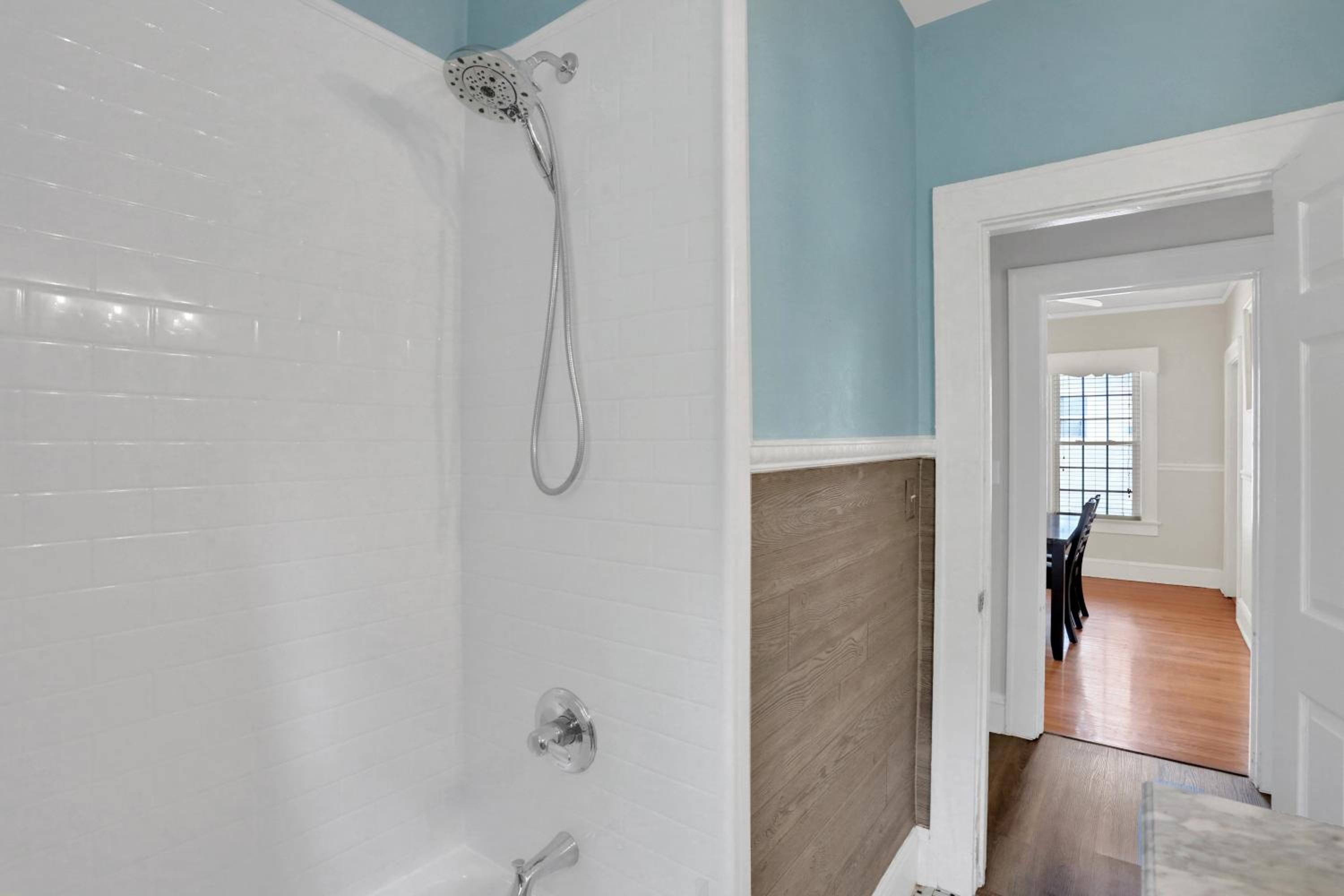 Entire house in Avondale, walking distance to shops and restaurants