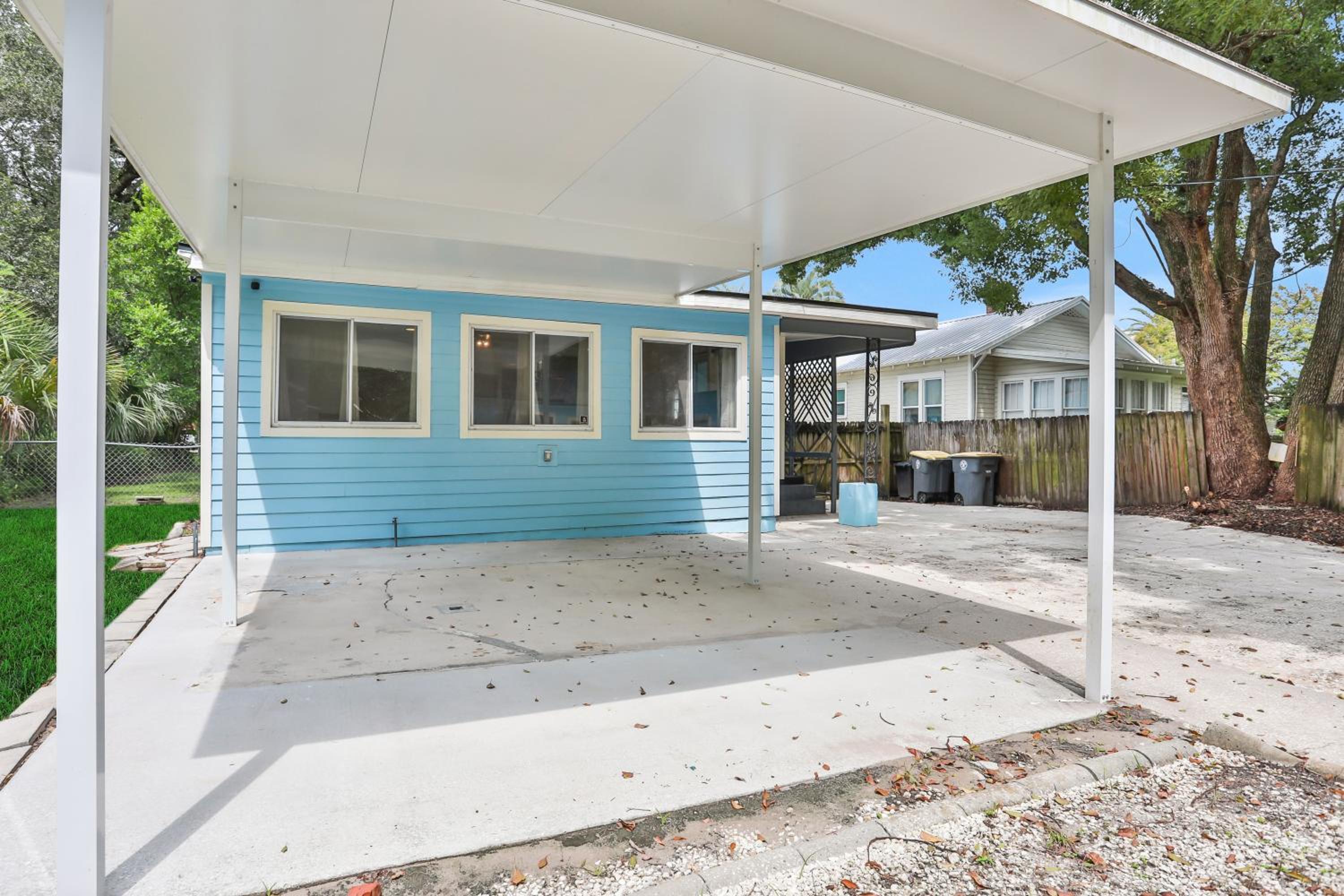 Entire house in Avondale, walking distance to shops and restaurants