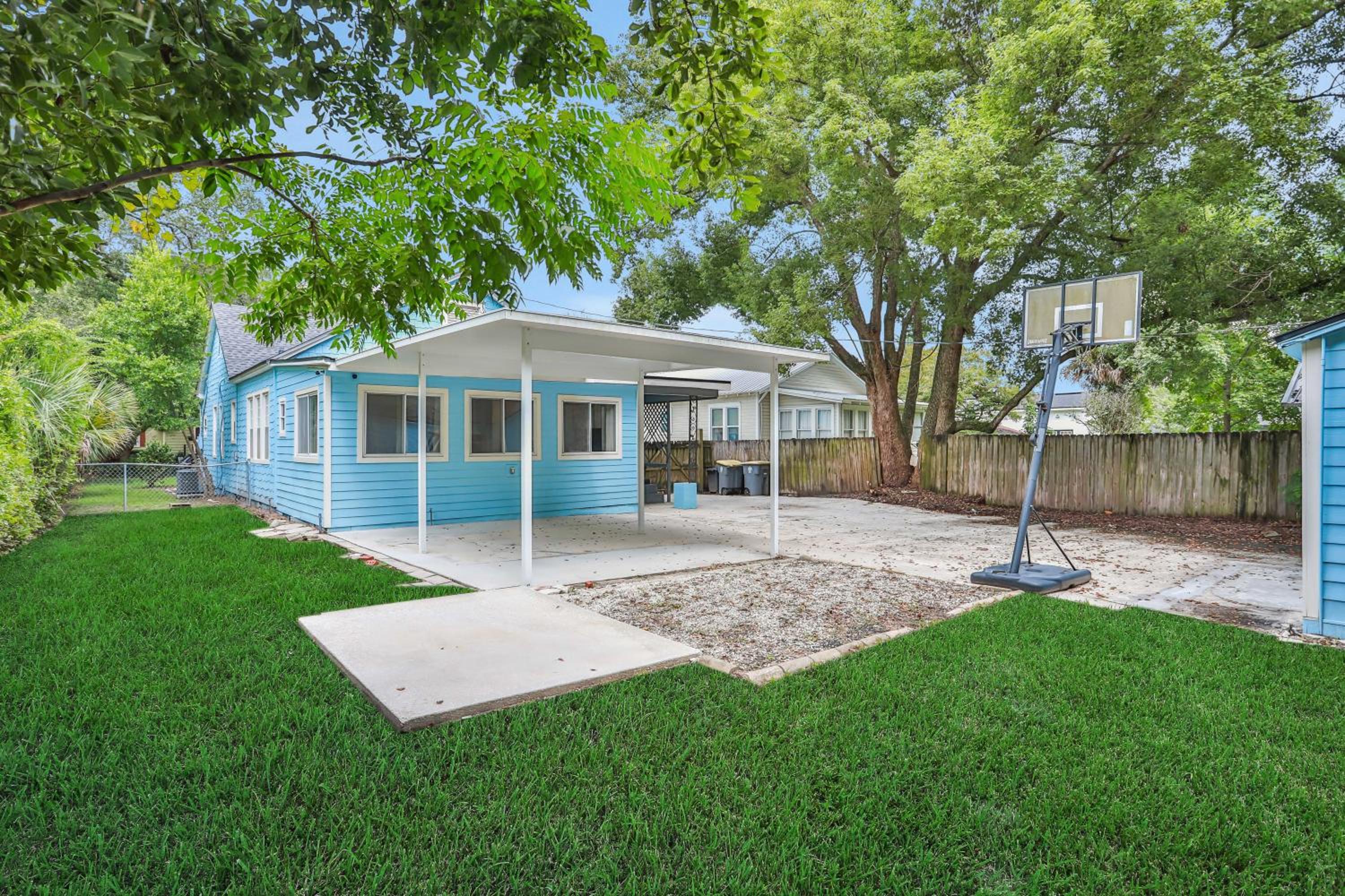 Entire house in Avondale, walking distance to shops and restaurants