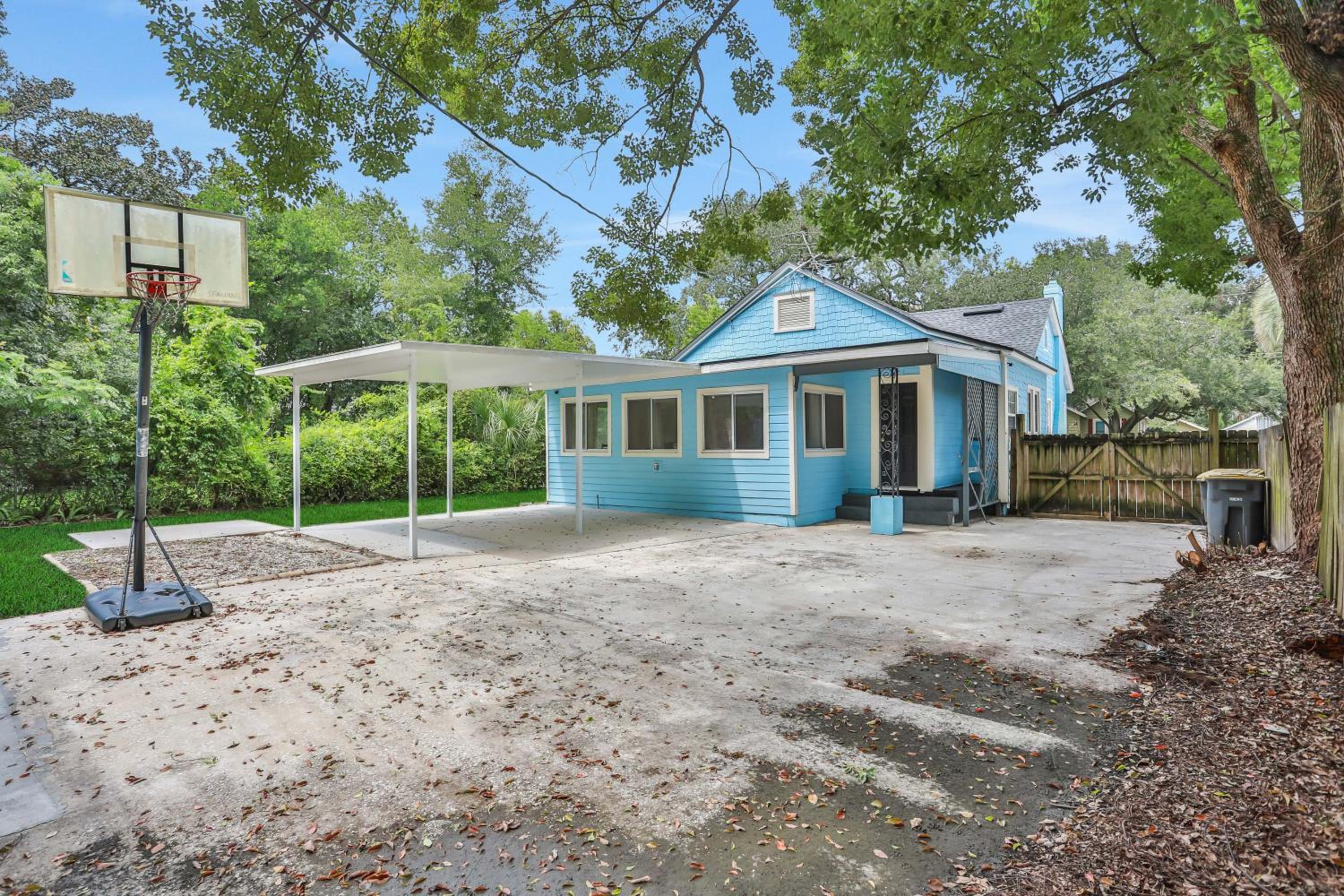 Entire house in Avondale, walking distance to shops and restaurants