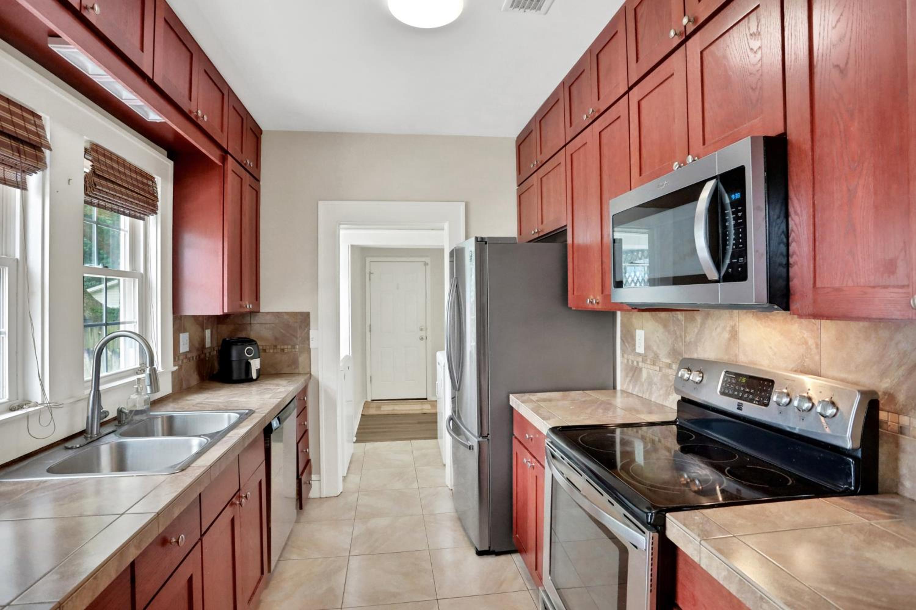 Entire house in Avondale, walking distance to shops and restaurants