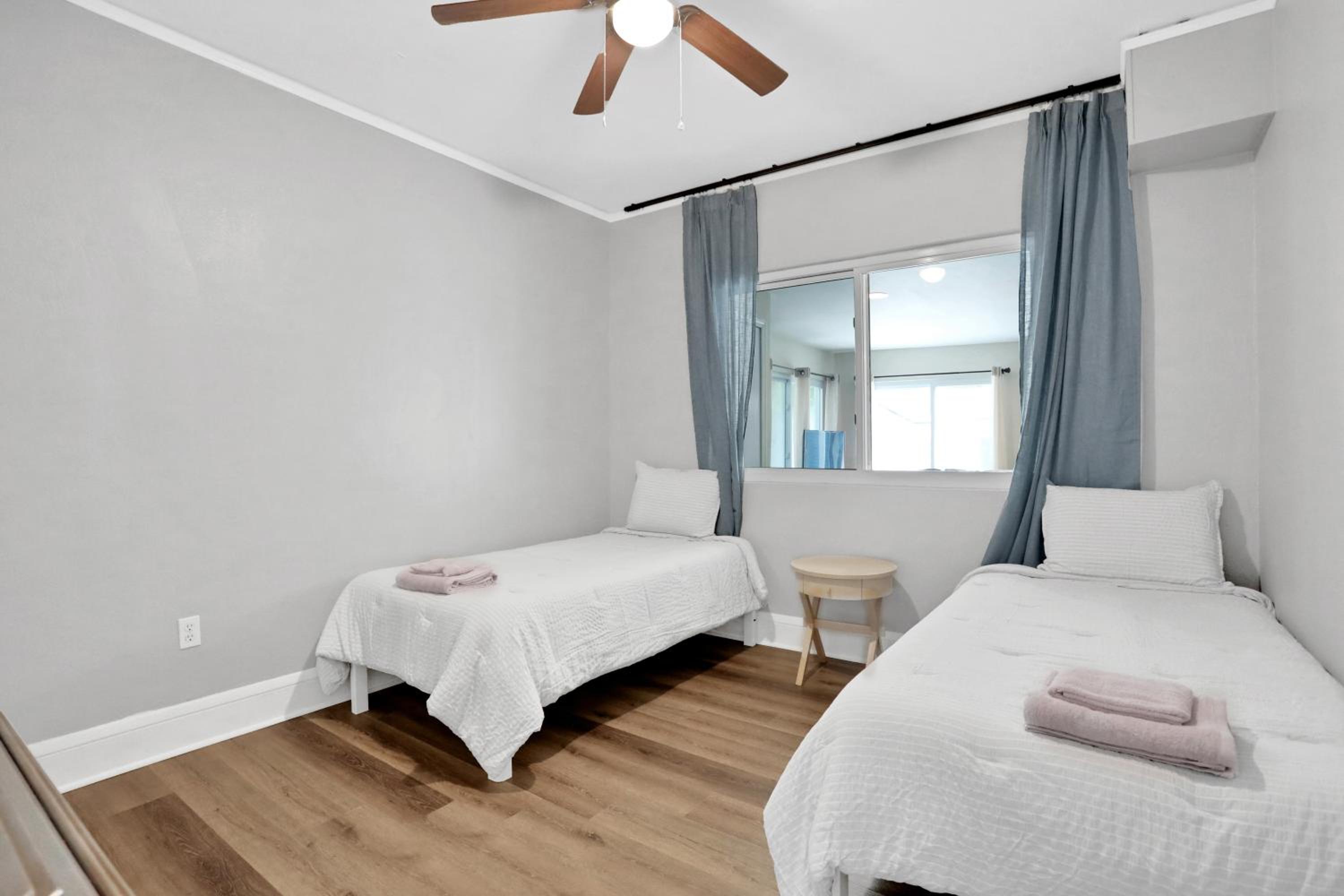 Entire house in Avondale, walking distance to shops and restaurants