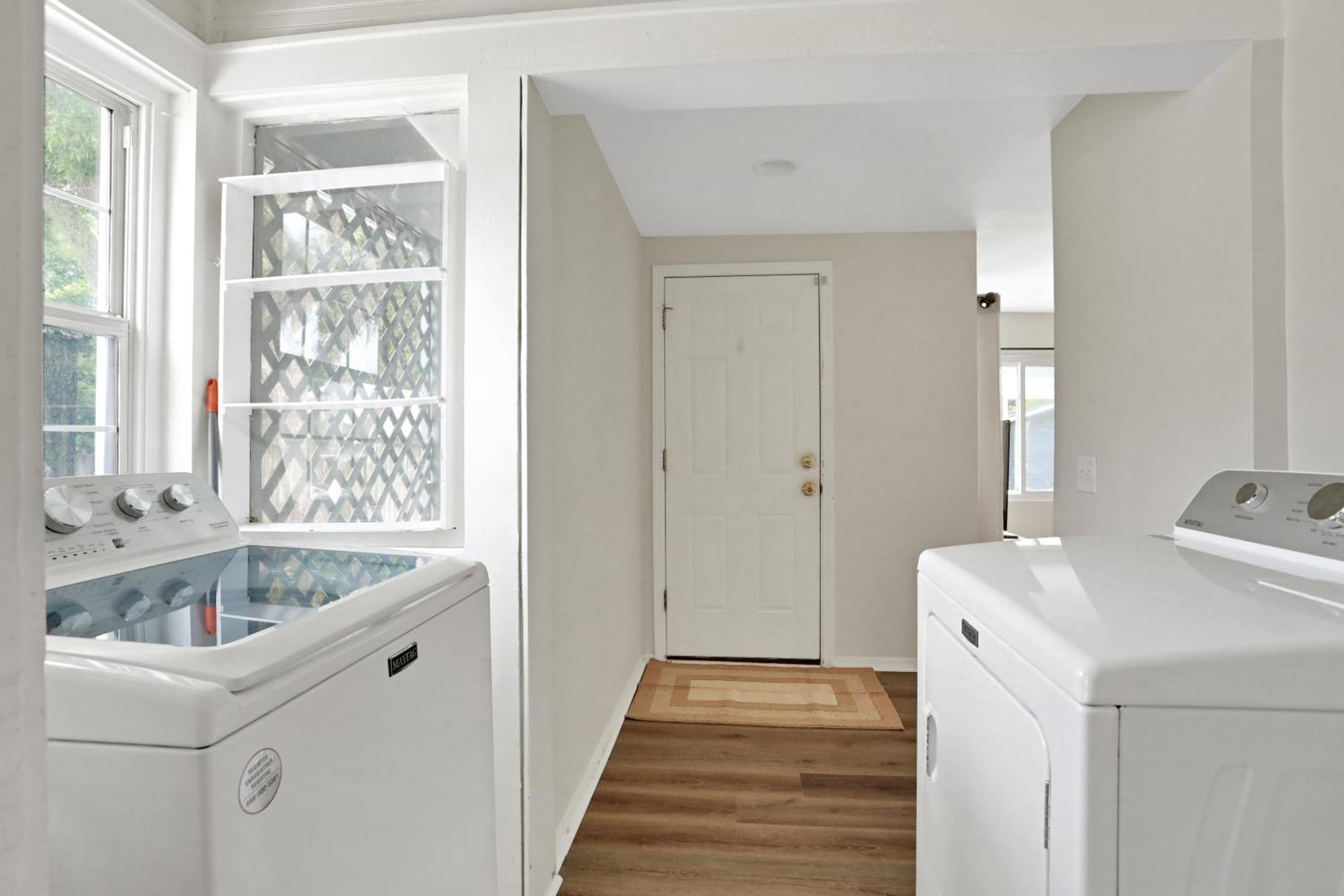Entire house in Avondale, walking distance to shops and restaurants