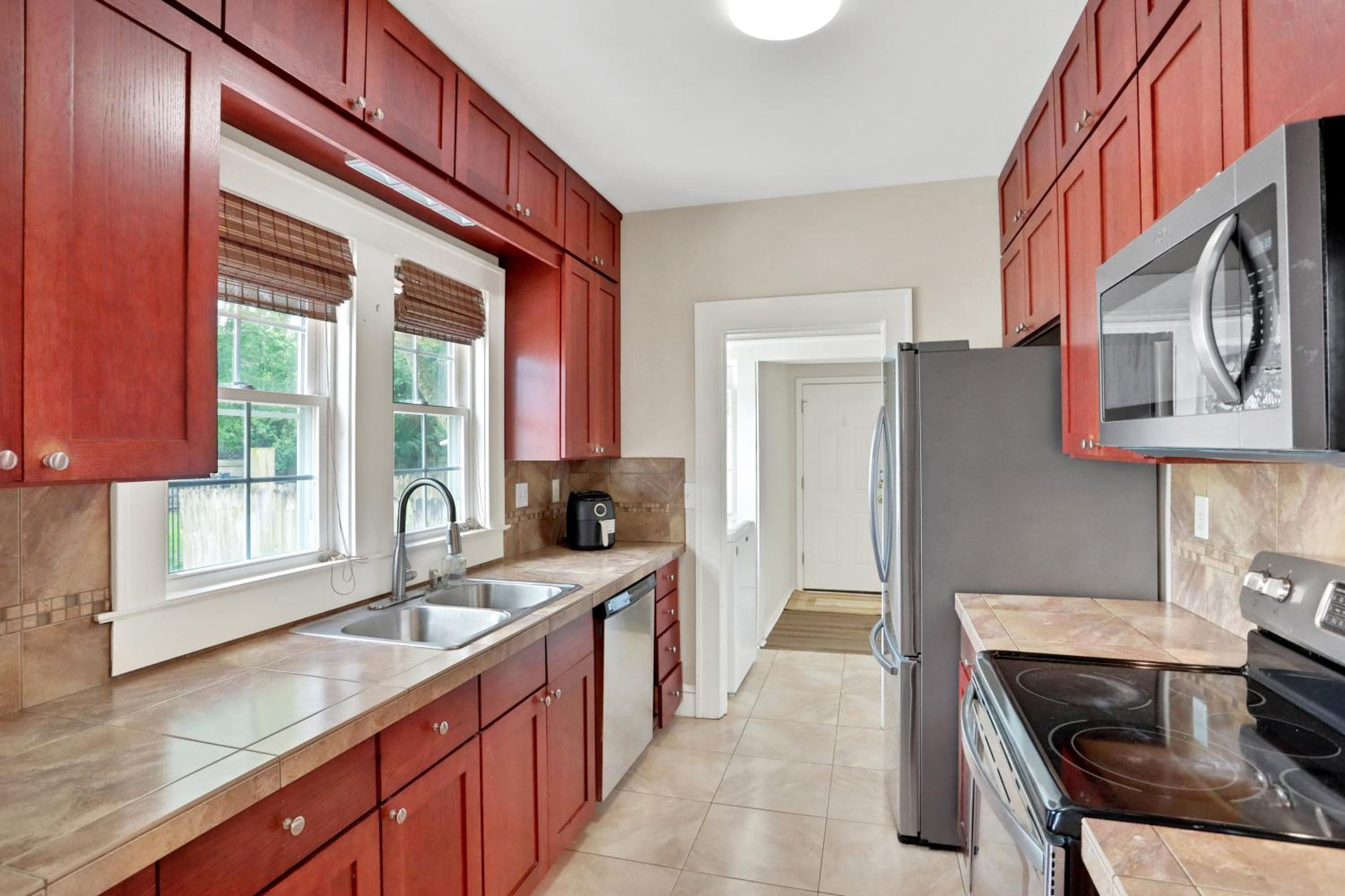 Entire house in Avondale, walking distance to shops and restaurants