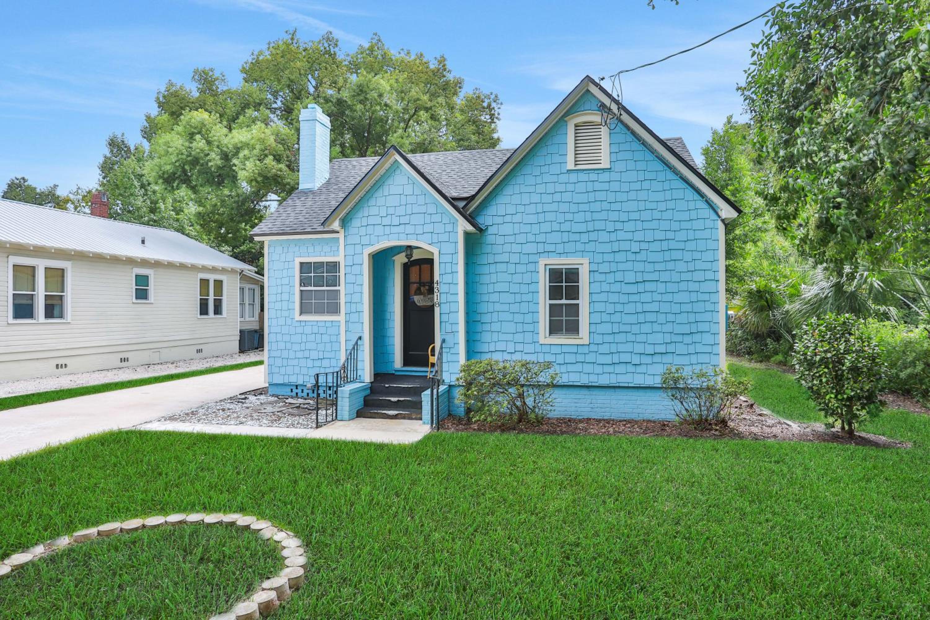Entire house in Avondale, walking distance to shops and restaurants