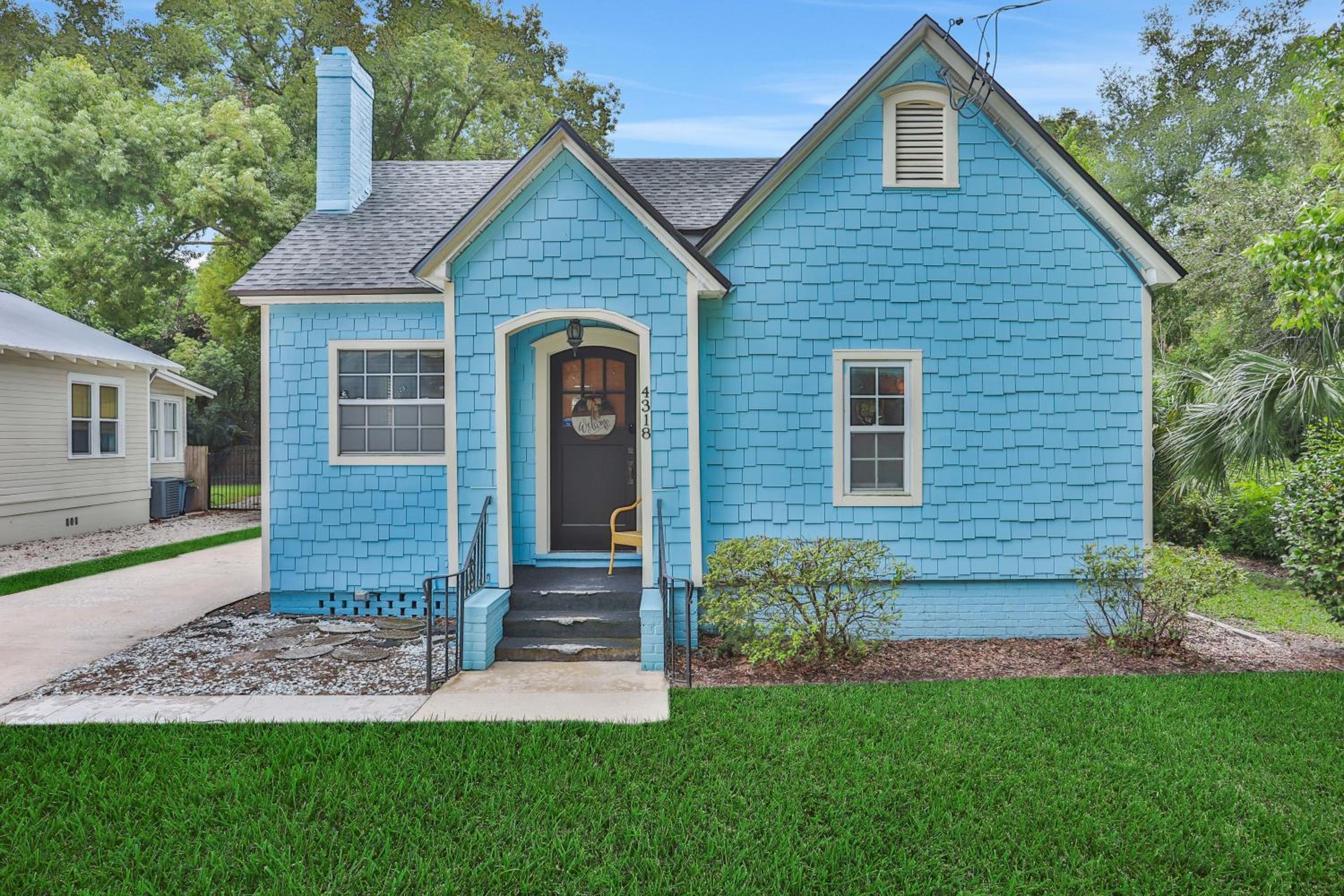 Entire house in Avondale, walking distance to shops and restaurants