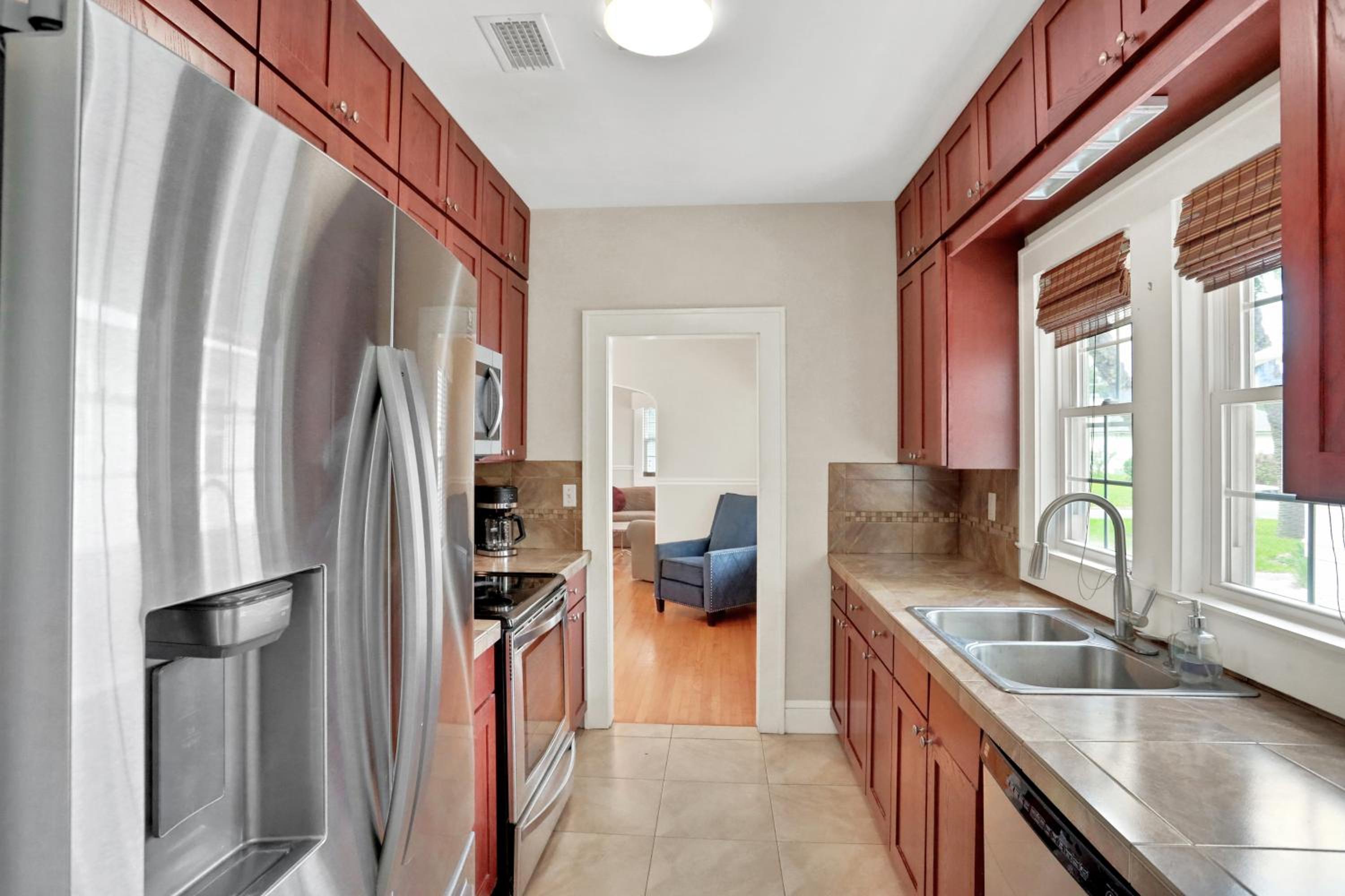 Entire house in Avondale, walking distance to shops and restaurants