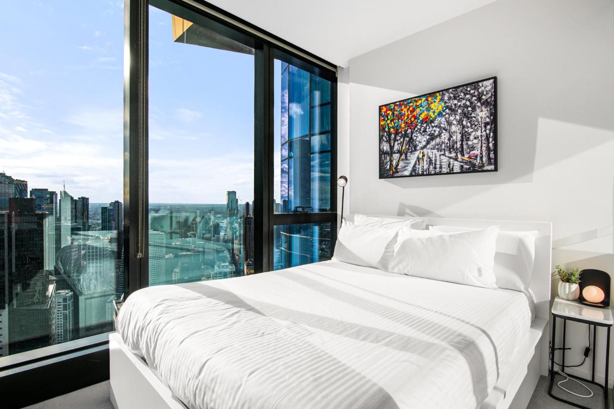 Stylish City Apartment with Expanding City Views