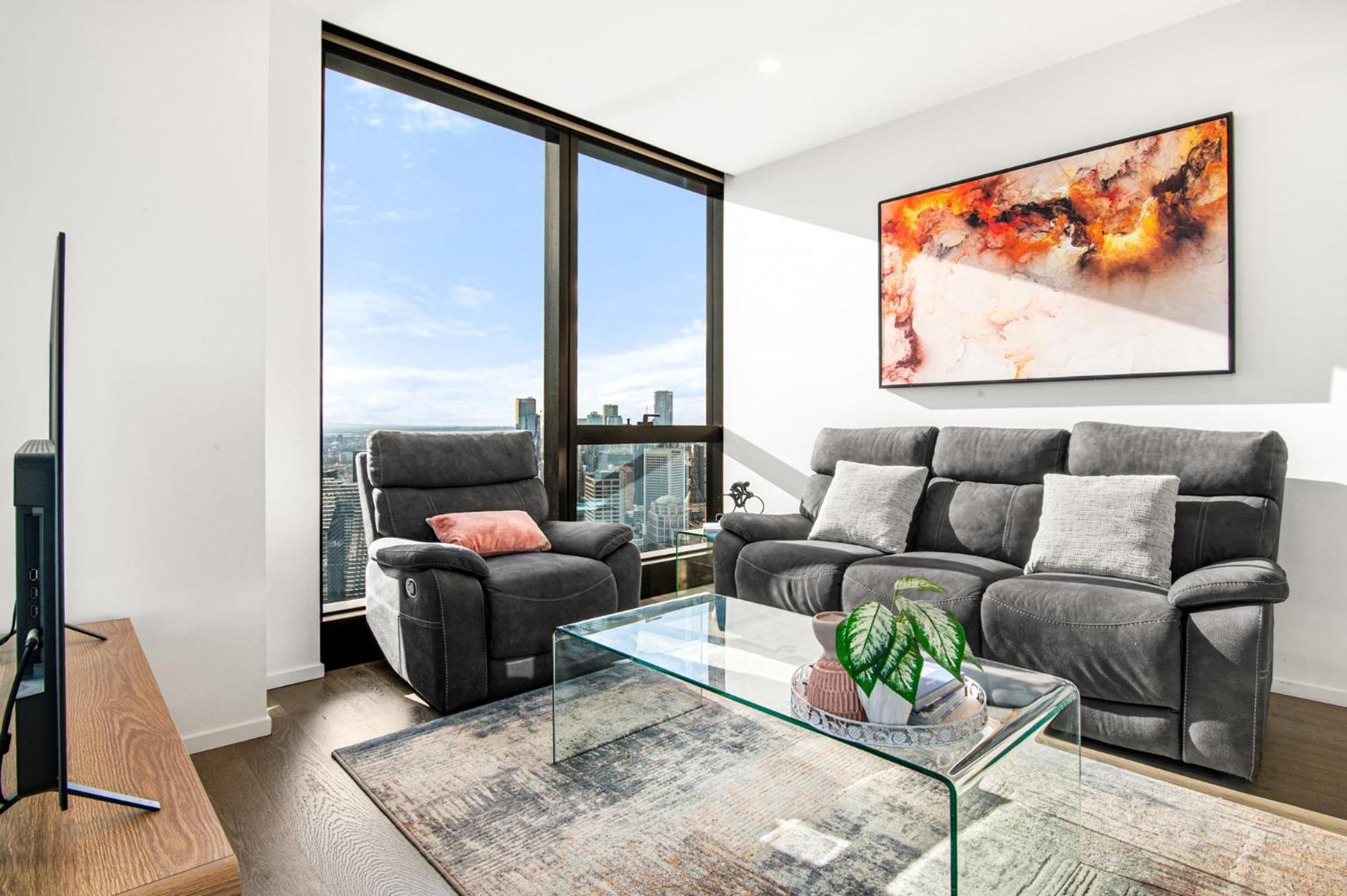 Stylish City Apartment with Expanding City Views