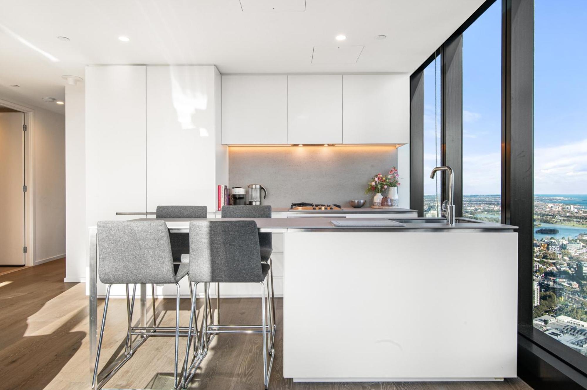 Stylish City Apartment with Expanding City Views