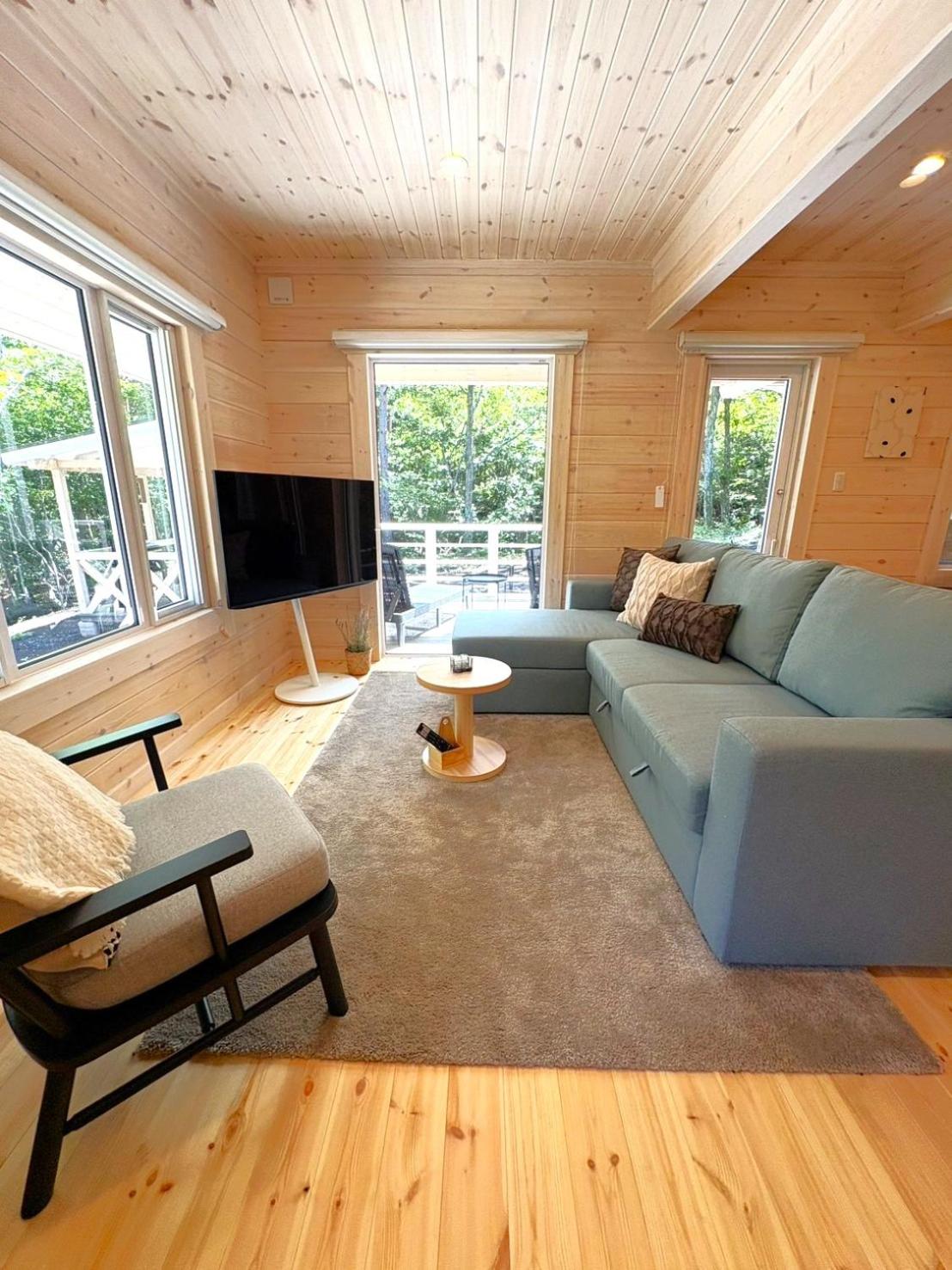 Second House kukka